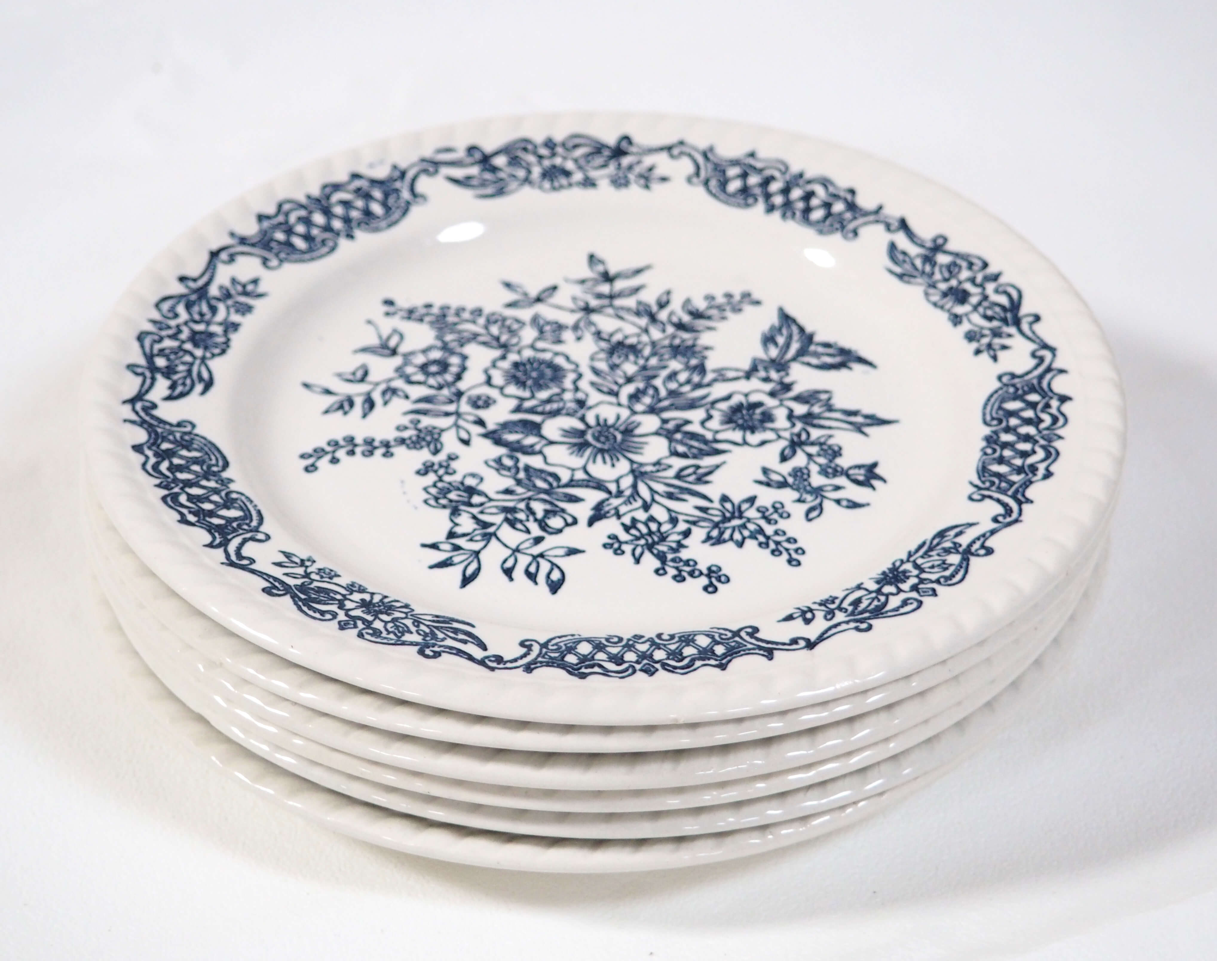 6 blue flower plates