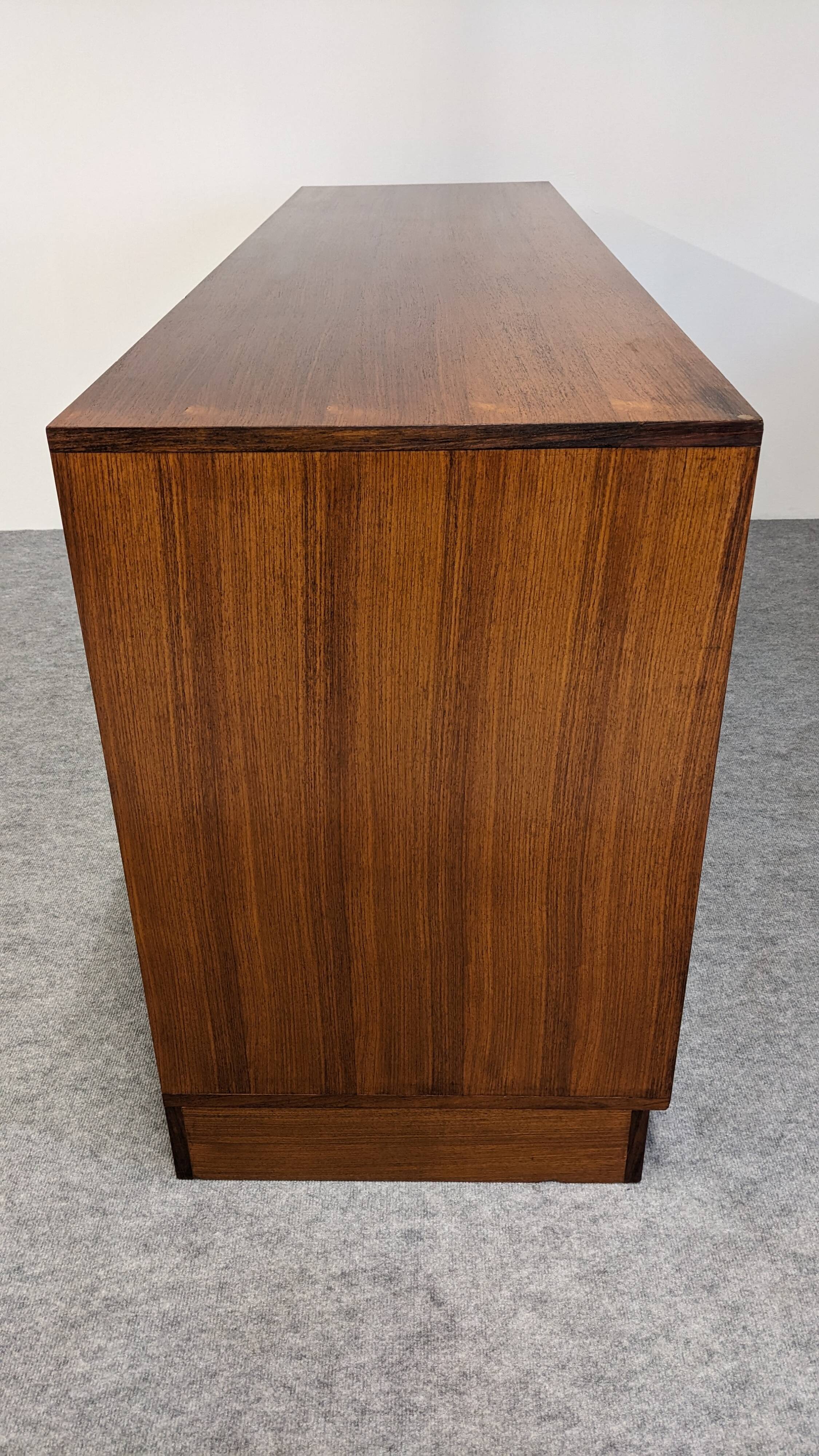 Modernist enfilade in rosewood attributed to O. Borsani, Italy circa 1970.