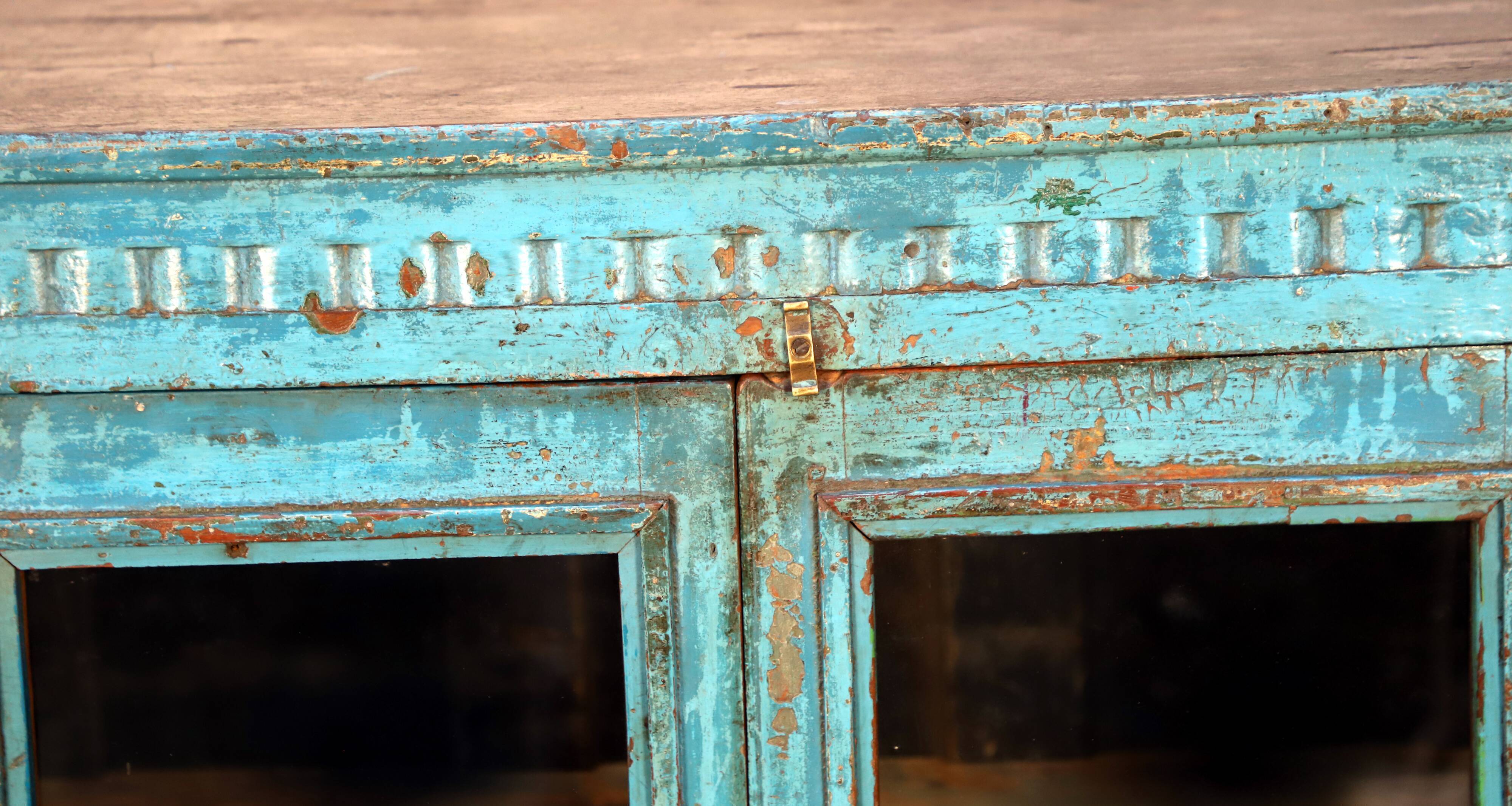 Vaisselier - Burmese teak buffet with original blue patina
