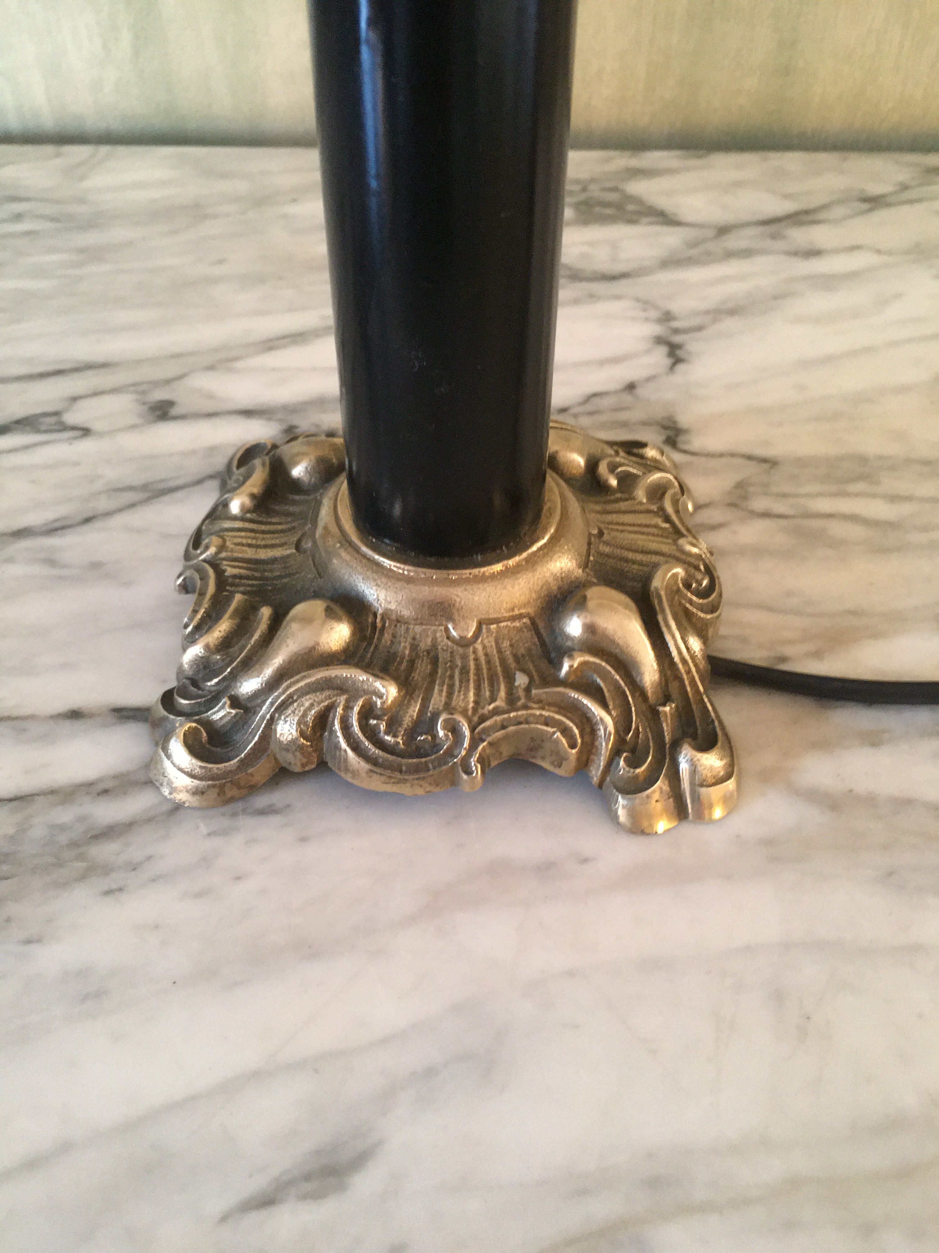 Brass foot lamp