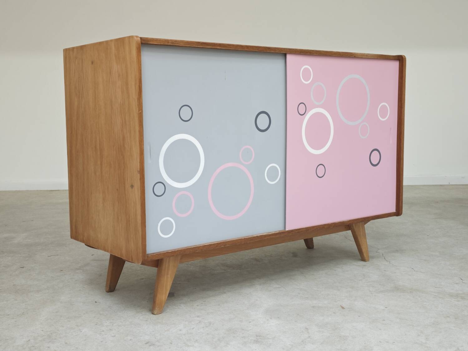 Buffet U 452 rose et gris par Jiri Jiroutek pour Intérier Praha