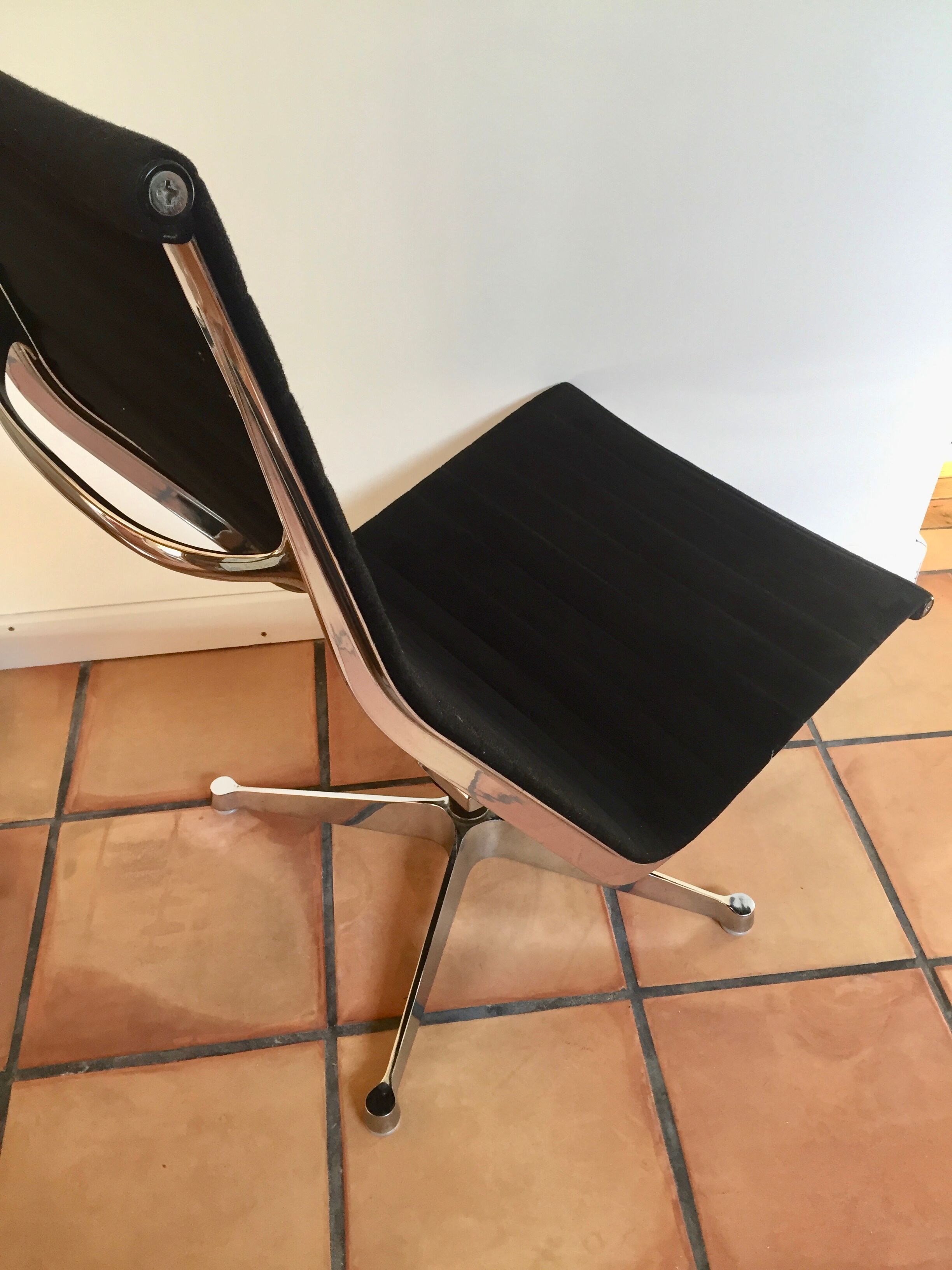 Ea116 lounger and its ottoman Ea125 Charles & Ray Eames for Herman Miller