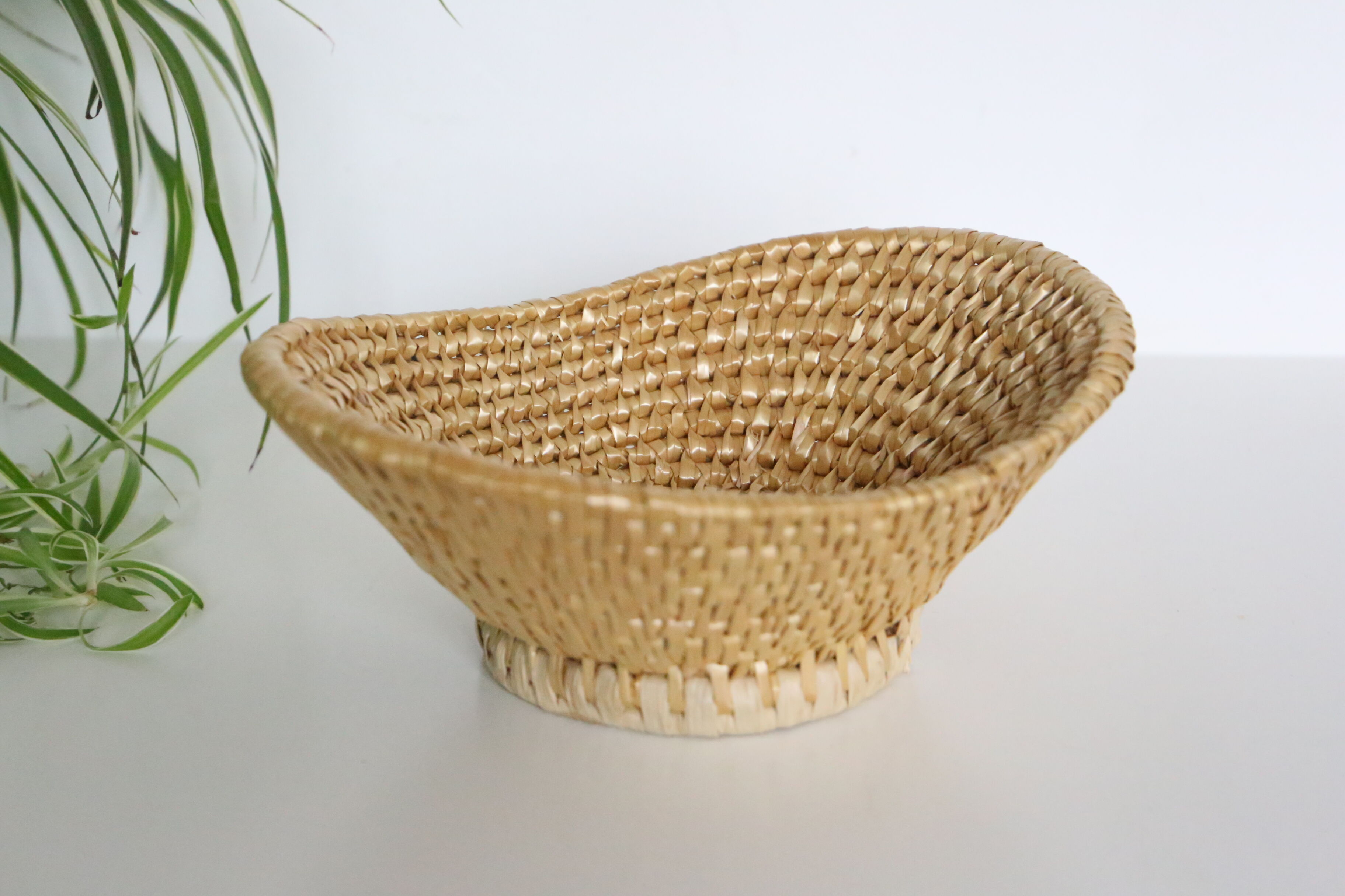 Oval wicker basket, vintage