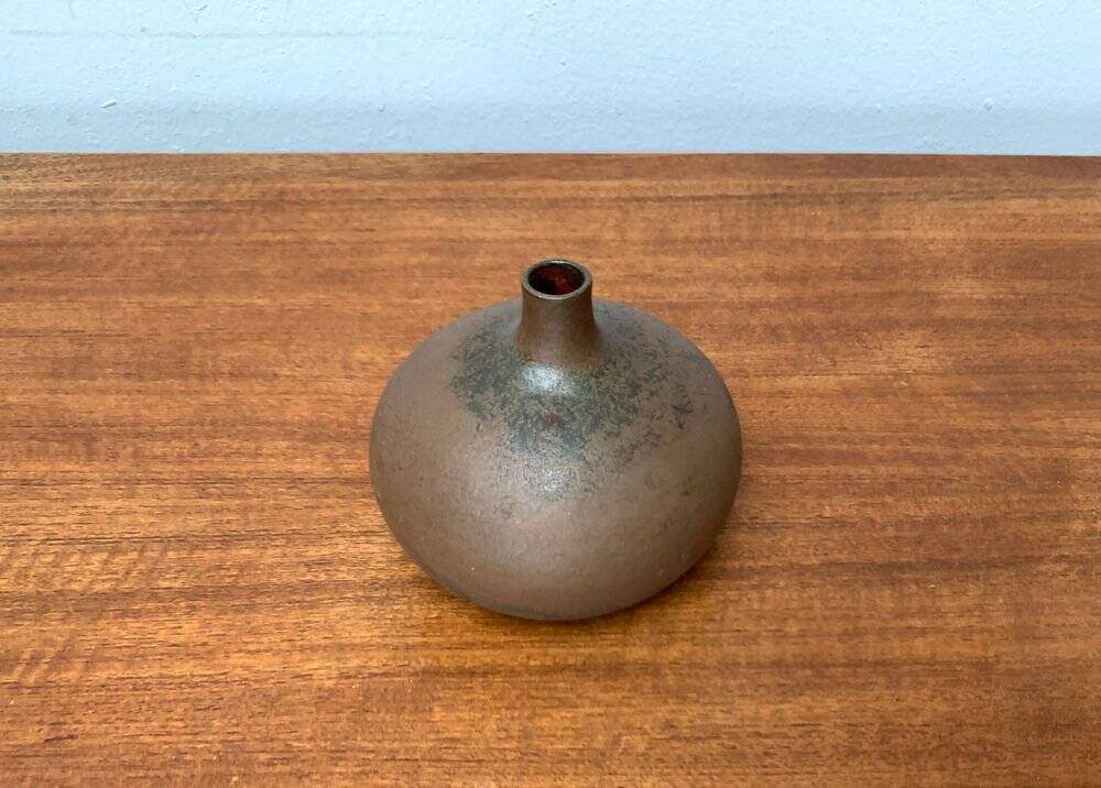 Minimalist ceramic vase from a German studio by Siegfried Gramann for Töpferhof Römhild, 1960s.