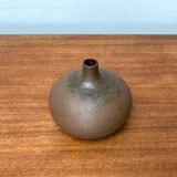 Minimalist ceramic vase from a German studio by Siegfried Gramann for Töpferhof Römhild, 1960s.