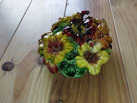 Vintage decorative object in ceramic majolica with pansy decoration – 1950s