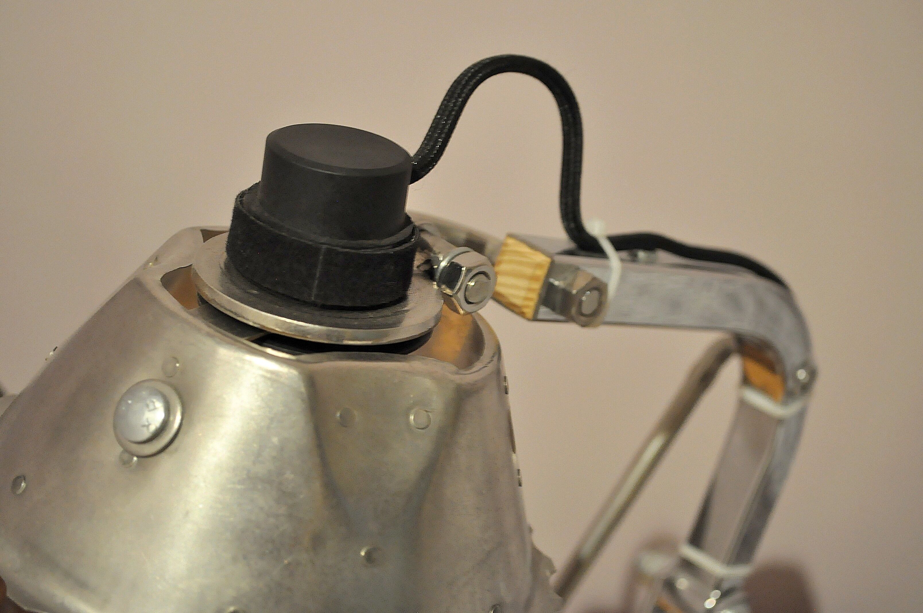 Lampe articulée et pivotante industrielle