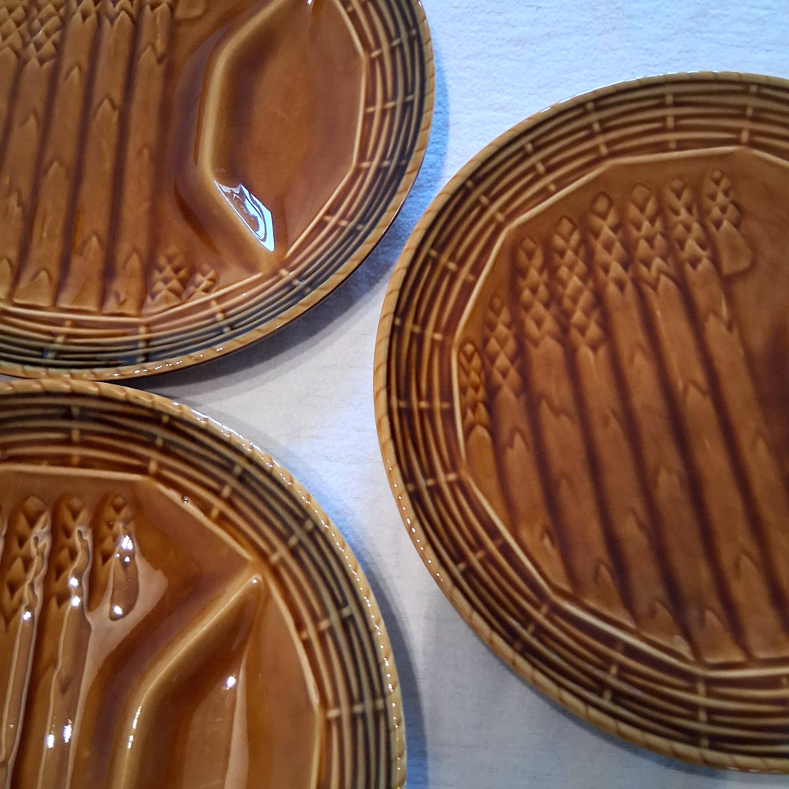 6 asparagus plates stamped "Sarreguemines" on the back in very good condition.