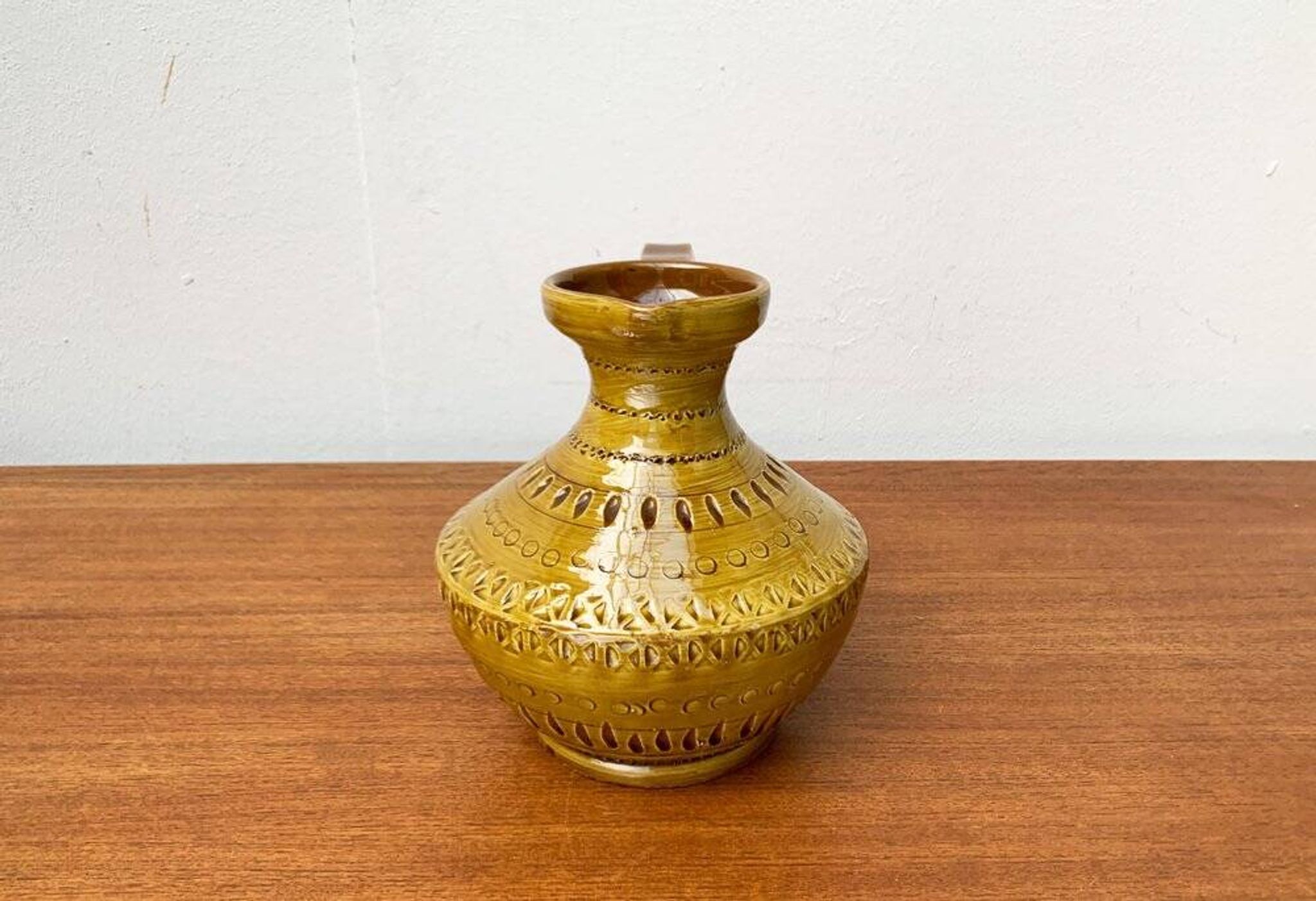 Italian pottery carafe from the mid-century by Aldo Londi for Bitossi, 1960s.