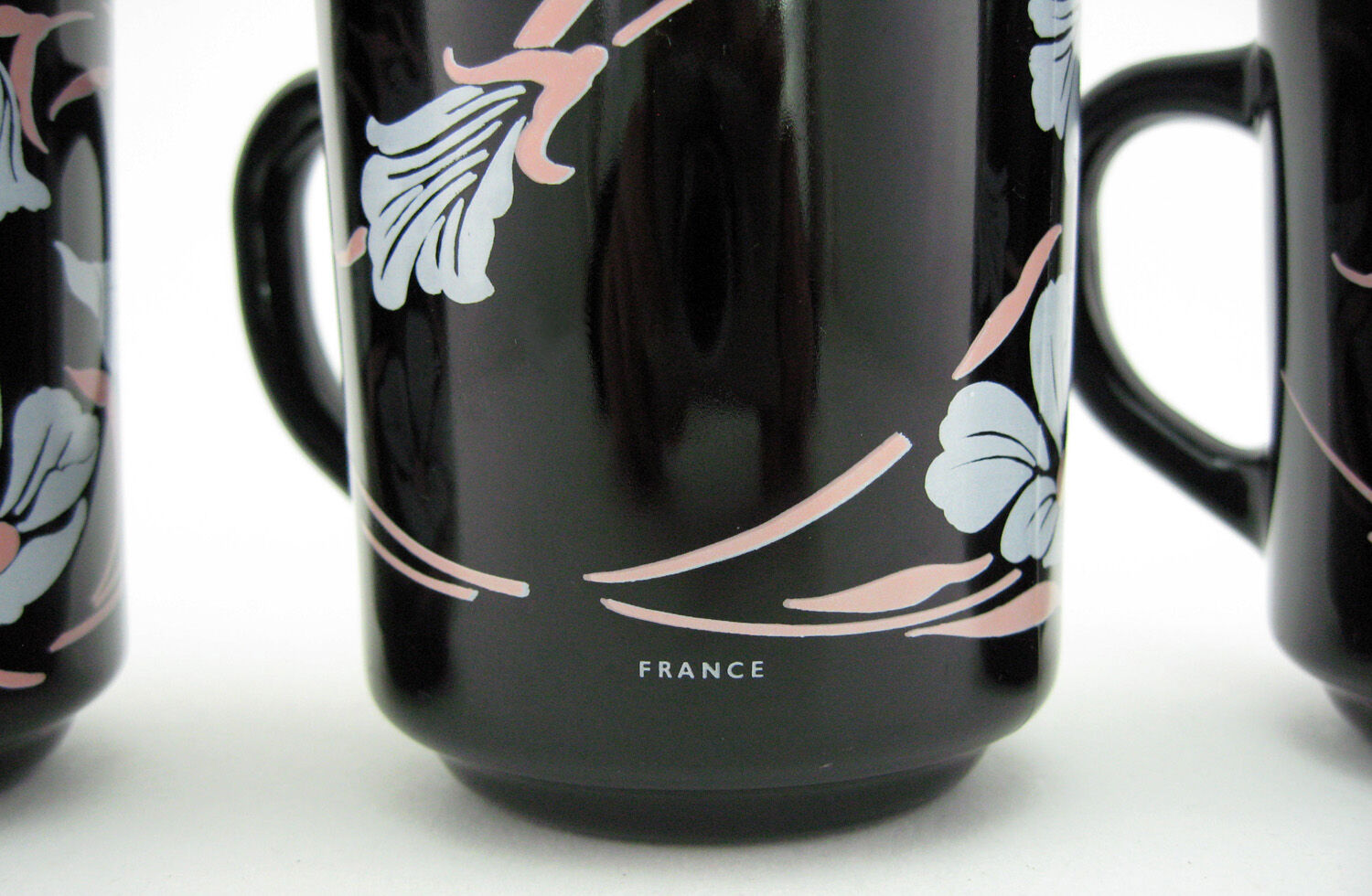 4 Mugs In Opal And Black Tempered Glass Floral Decor Arcoroc France Vintage 80s Selency
