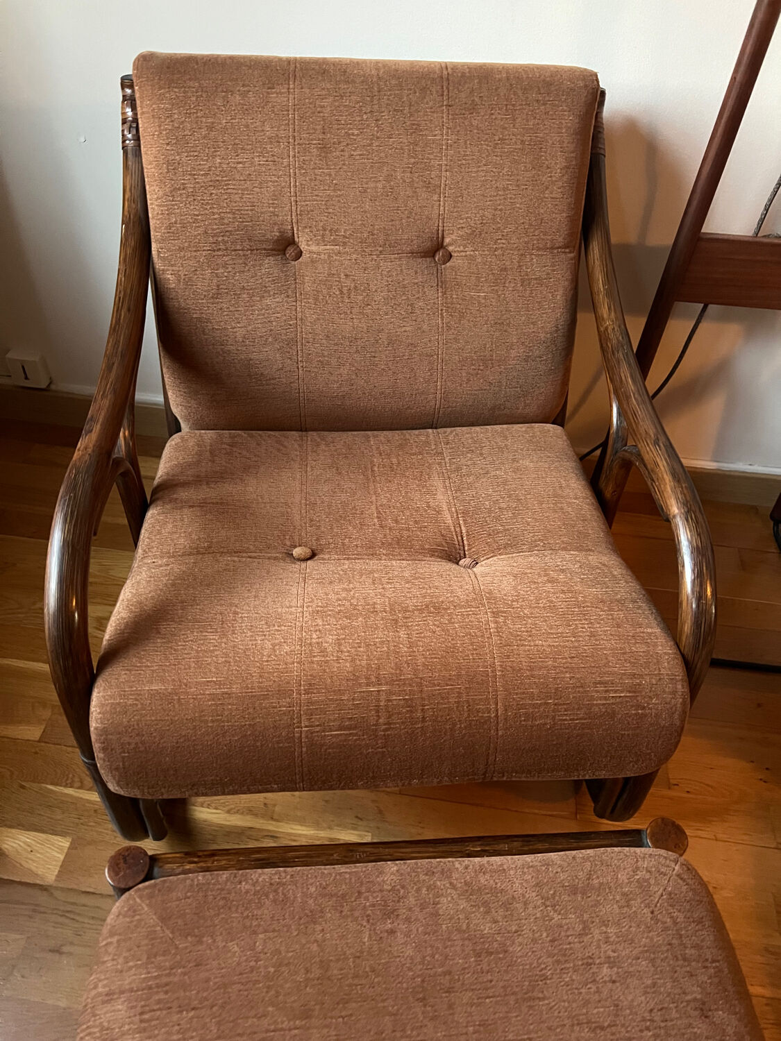 Vintage 70s velvet rattan set.