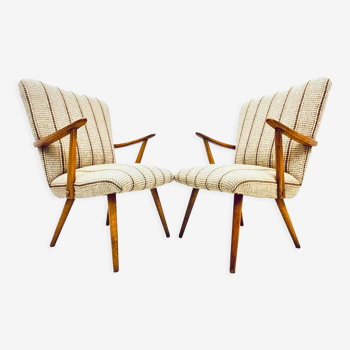 Une paire de chaises vintage avec des rayures