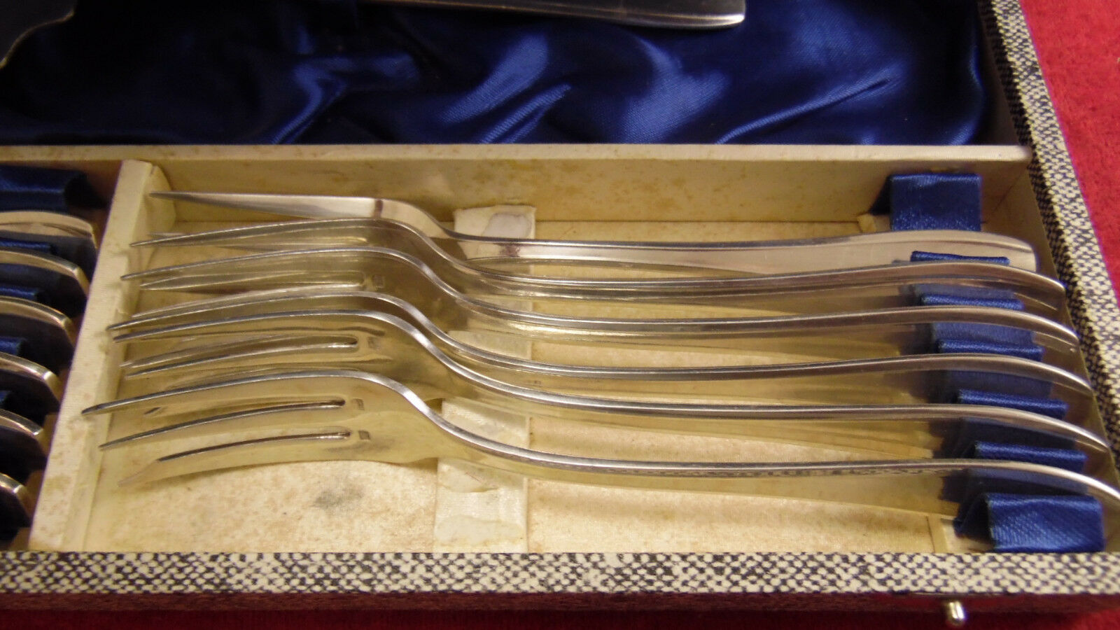 Service has a silver metal dessert SFAM art deco model in beautiful shiny case