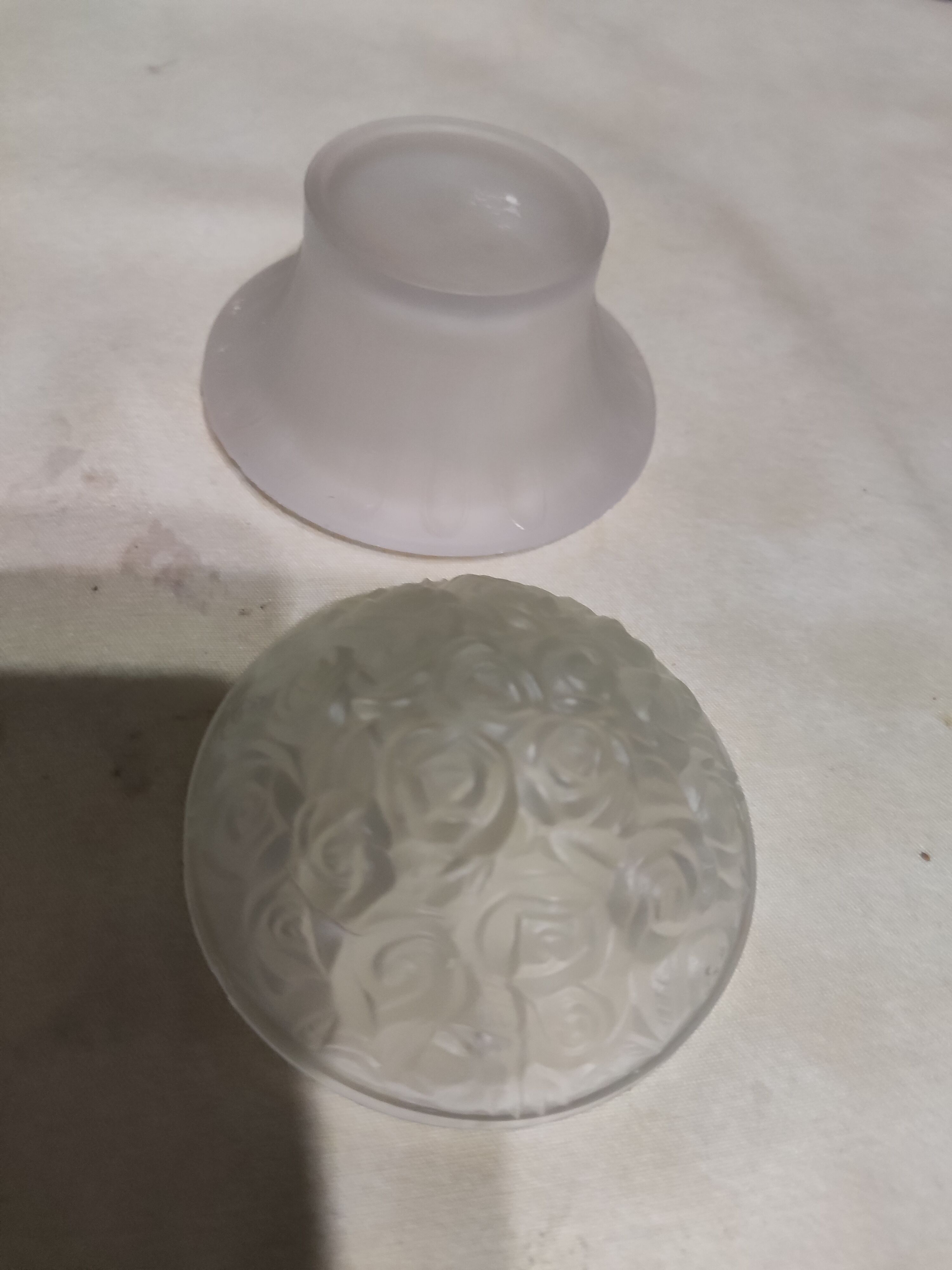 Moulded glass bonbonnière