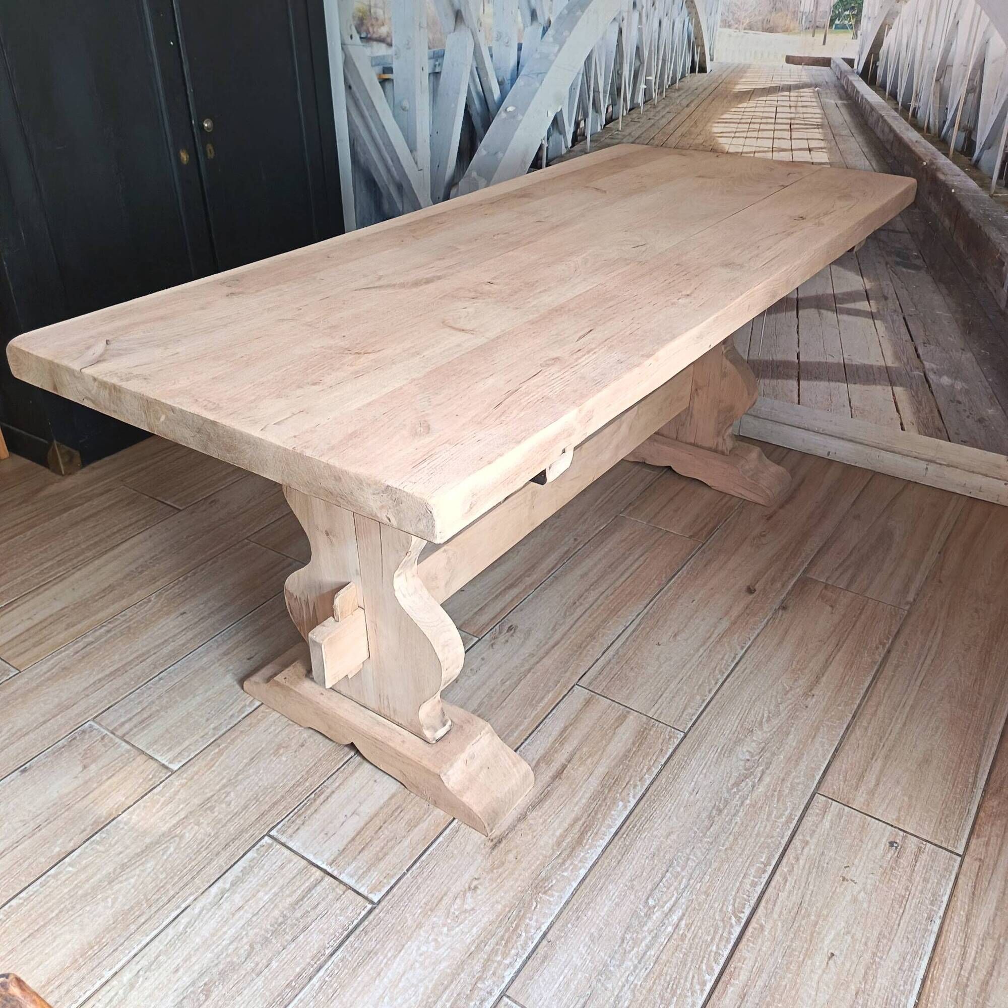 Farm table