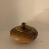 set of 17 decorative items