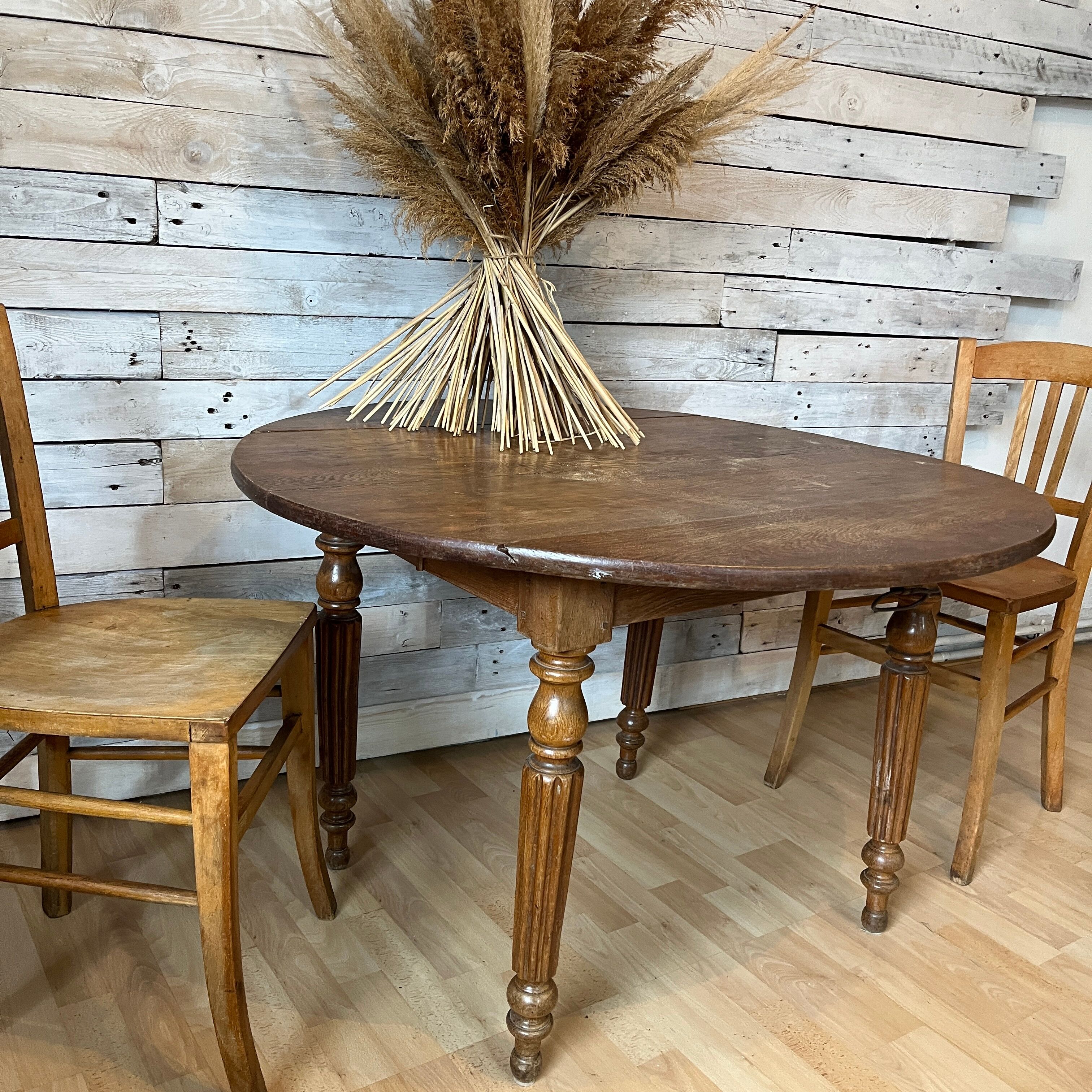 Round table with flaps