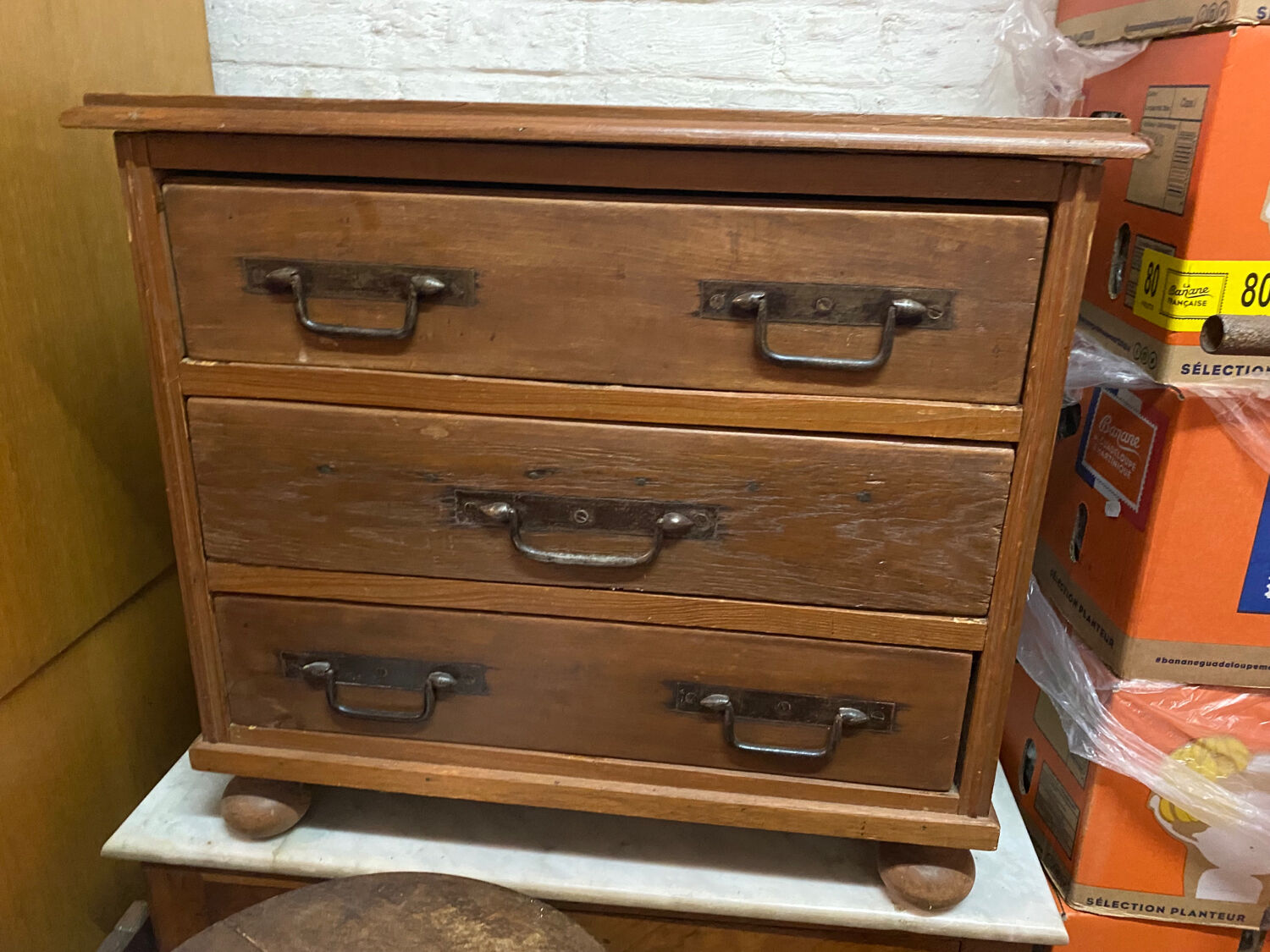 Printing seamstress trade dresser