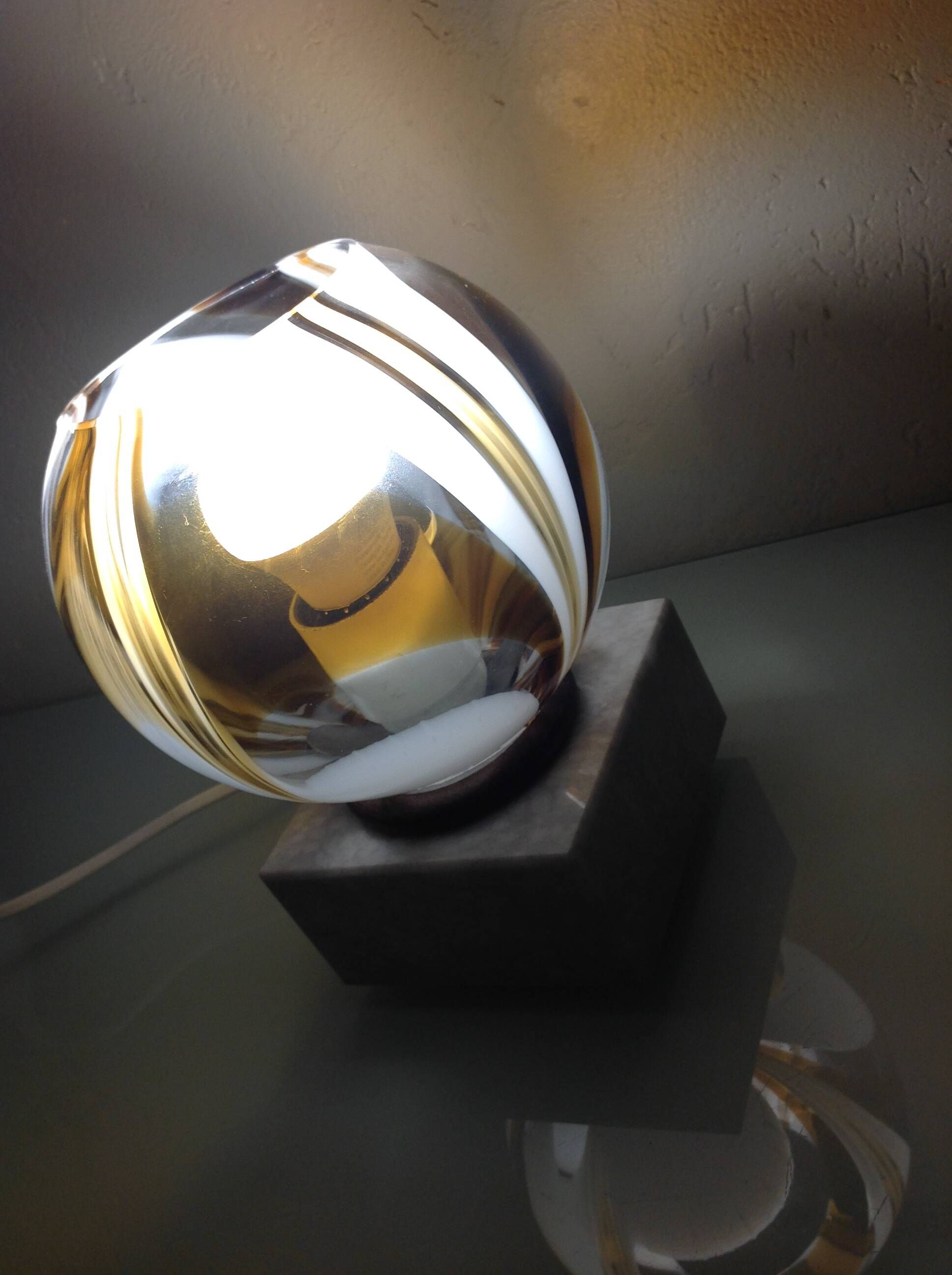 Polychrome glass globe lamp on marble base / vintage 60s-70s
