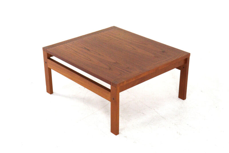 Table basse par Ole Gjerløv-Knudsen et Torben Lind pour France & Son