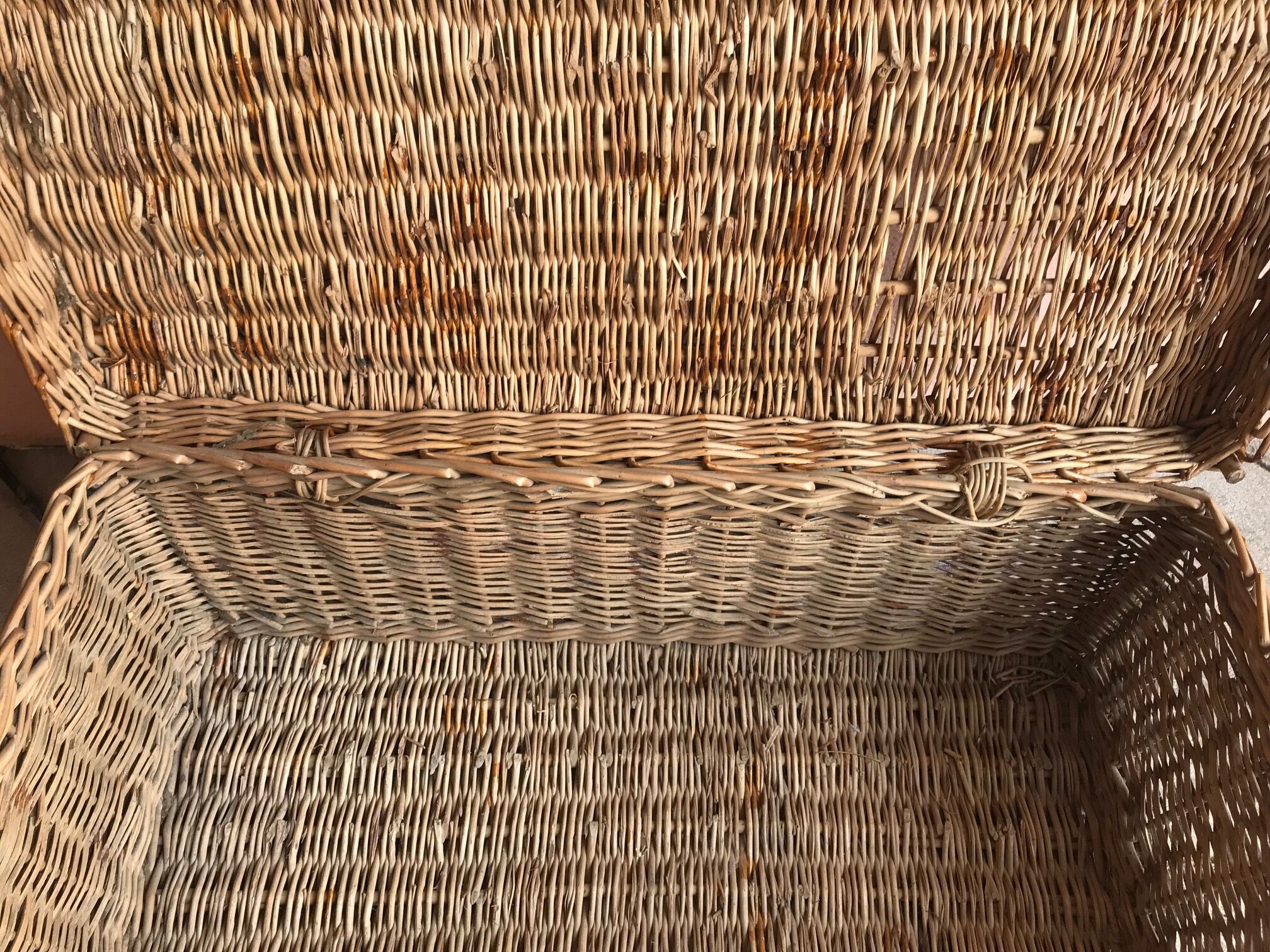 Old trunk in woven wicker rectangular shape - Bicycle model suitcase