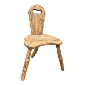 Rustic handmade children's chair, tree trunk, wabi-sabi spirit.