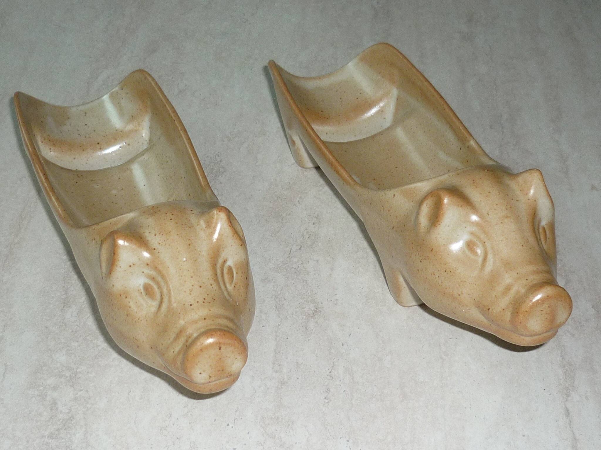 CNP Village sandstone pig