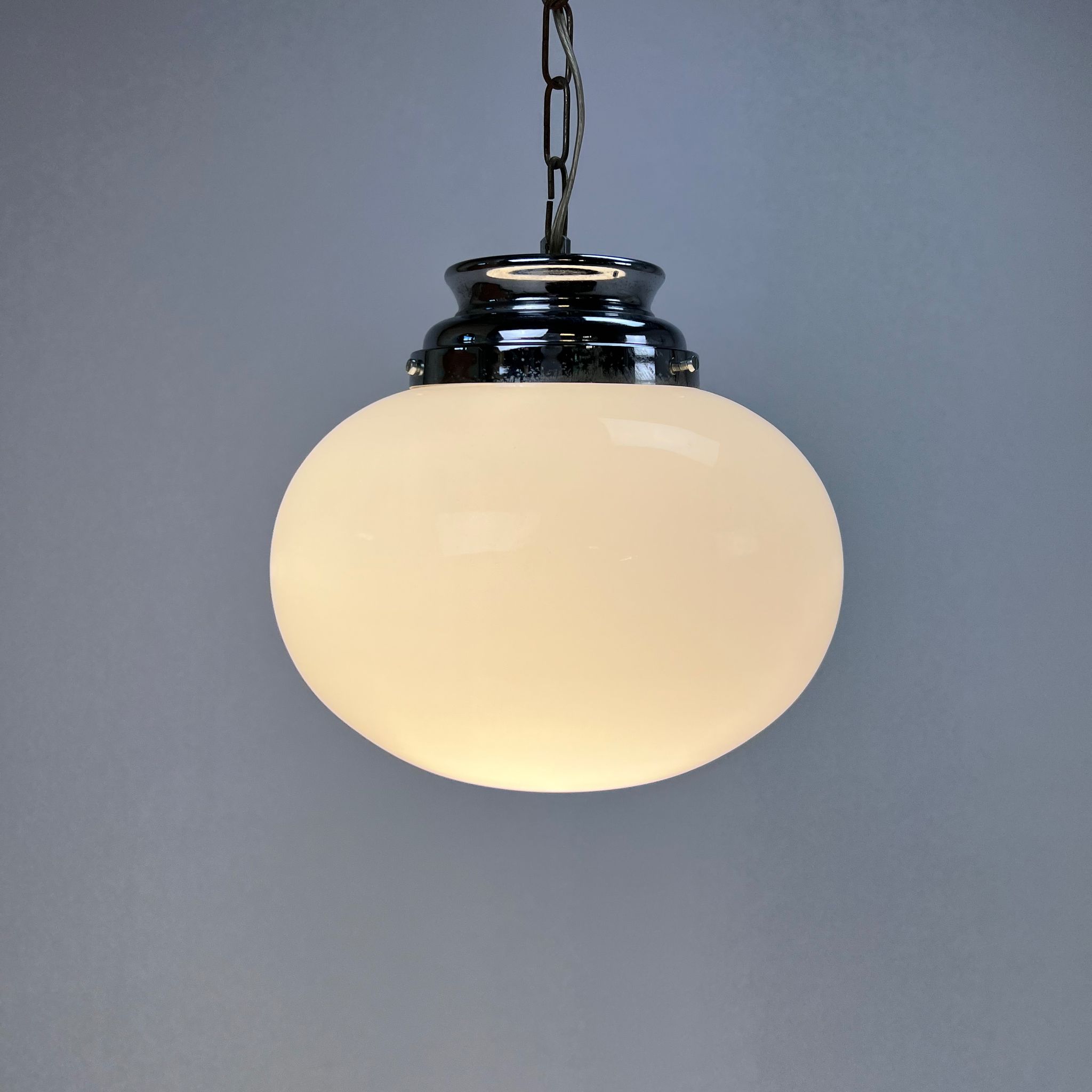 Pendentif ovale italien en opaline du milieu du siècle, années 1960