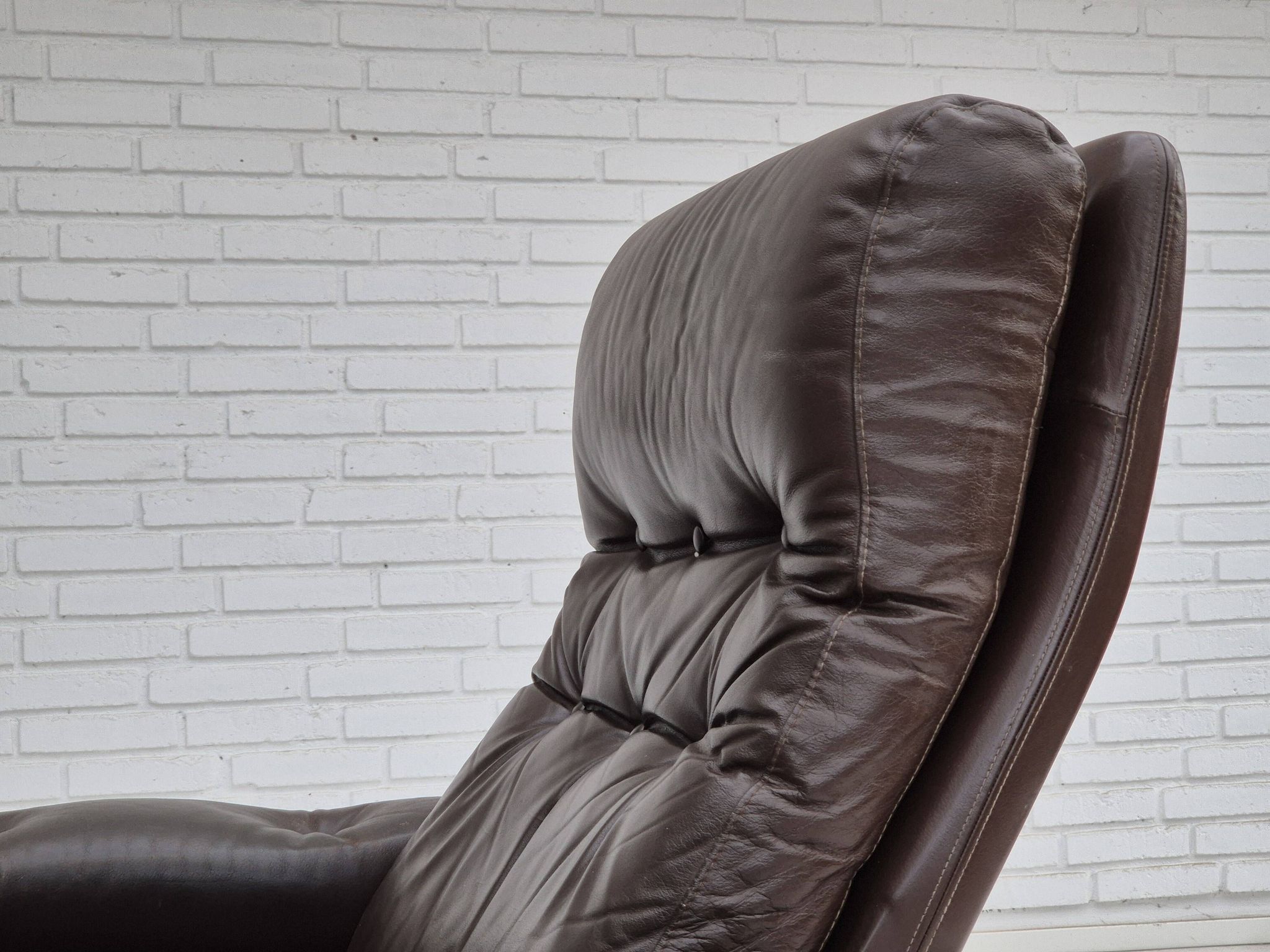 1970s, Danish swivel chair, original condition, brown furniture leather.