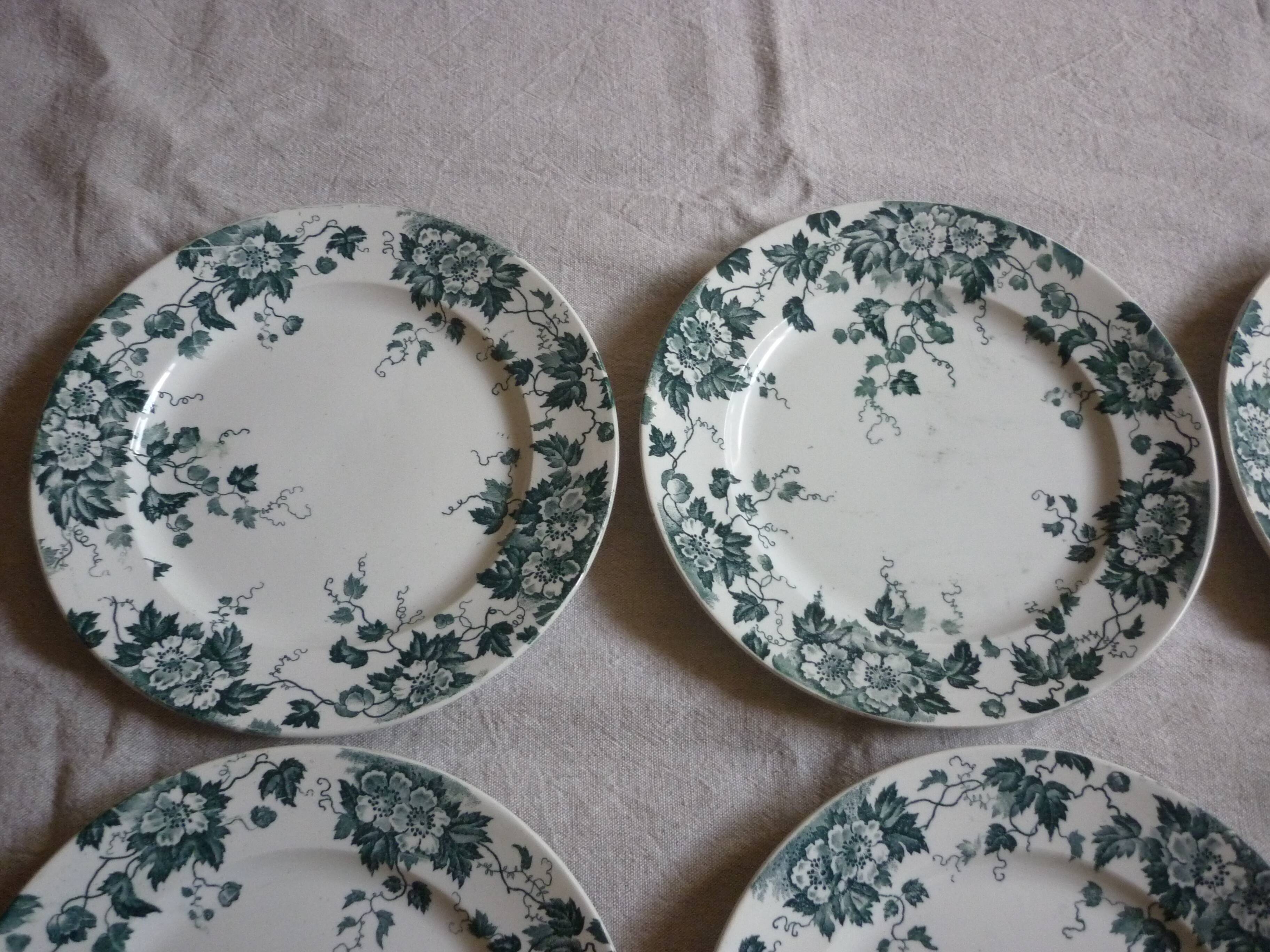 Suite de 6 assiettes a dessert St Amand
