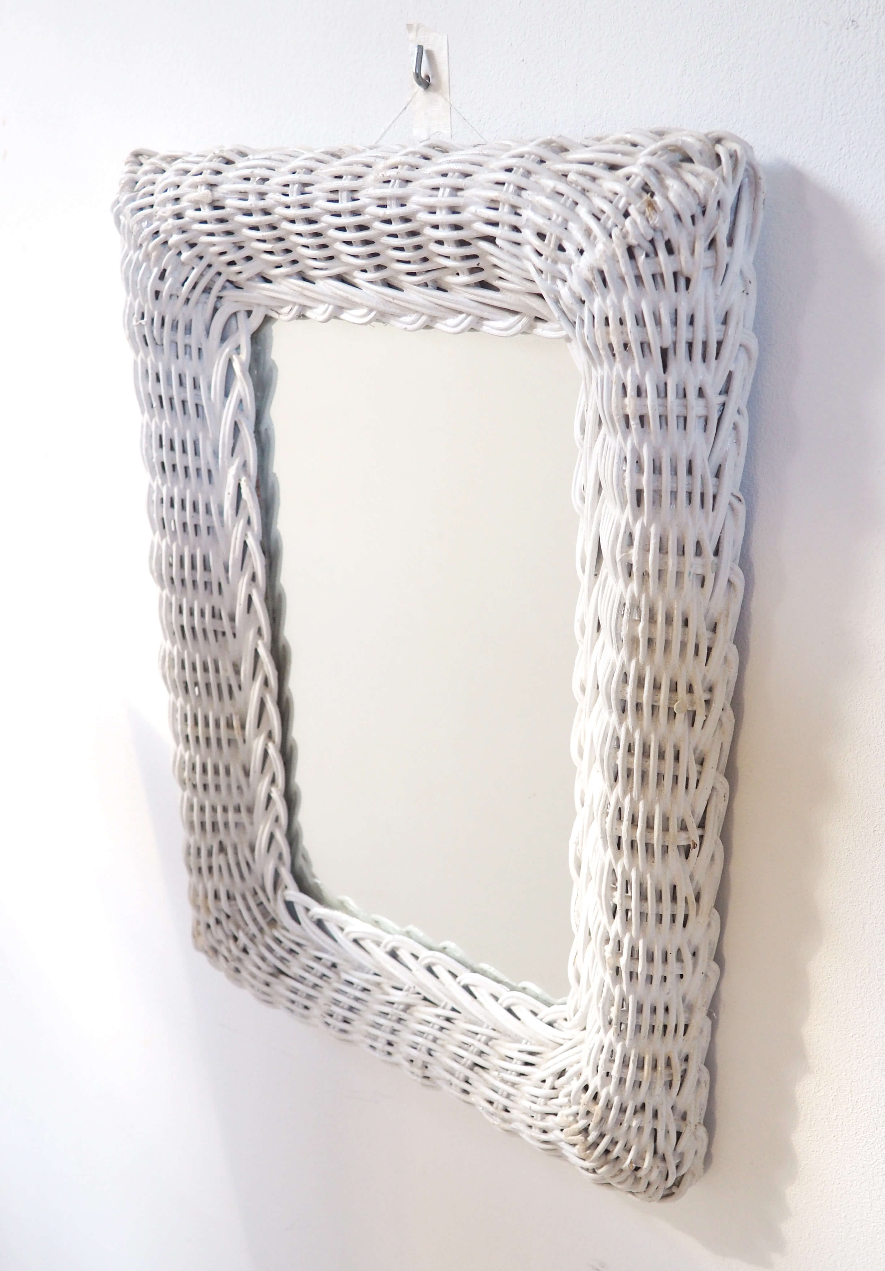 White rattan mirror 27x40cm