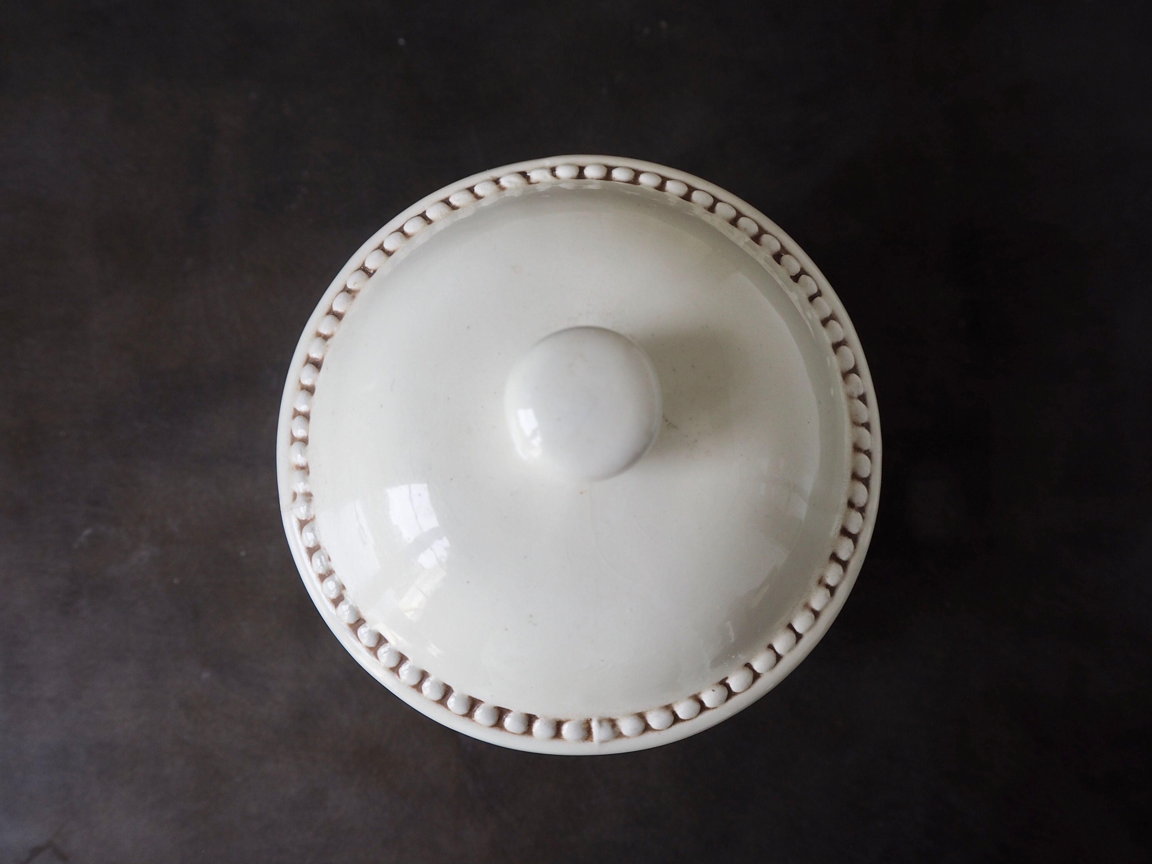 Ceramic pot with lid