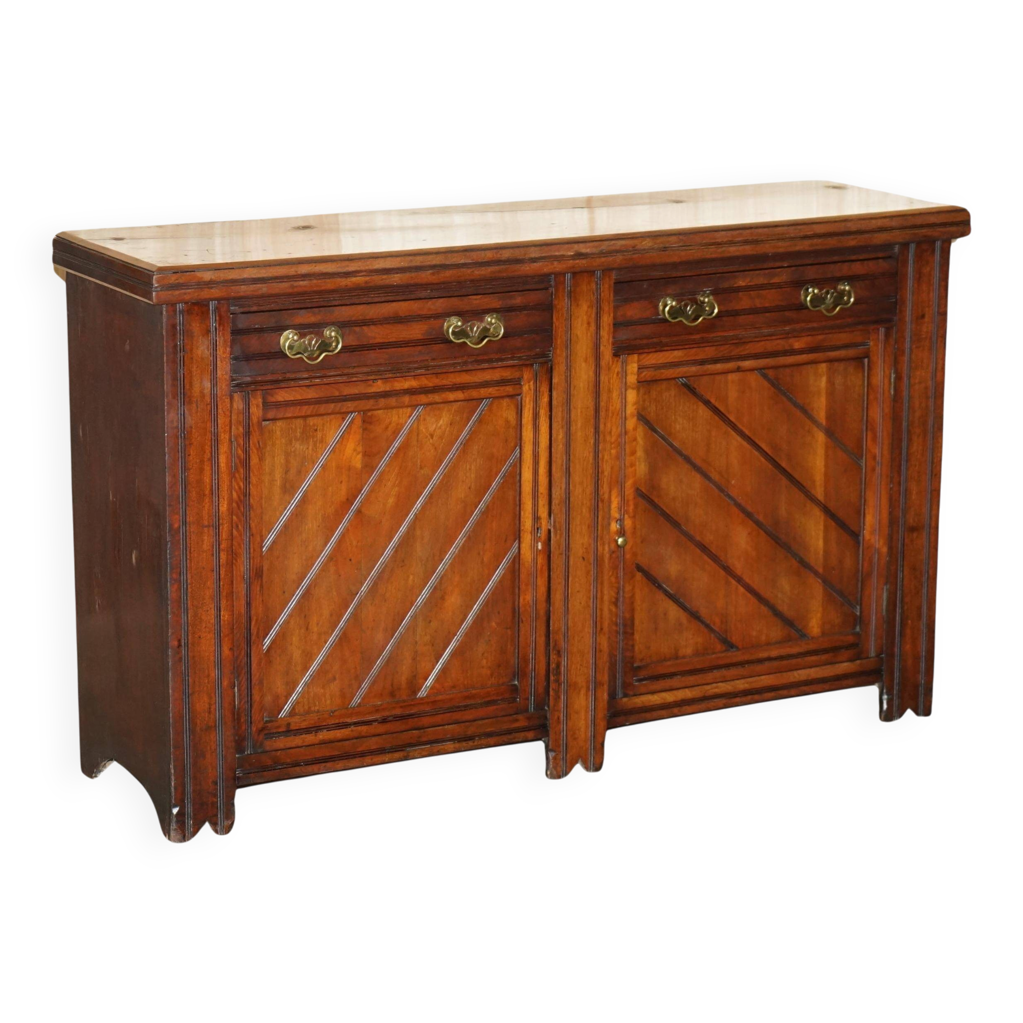 Victorian English oak rustic buffet circa 1880 with drawers.