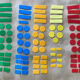 Jeu de société Nain Jaune époque XXe coffret et compartiments en bois