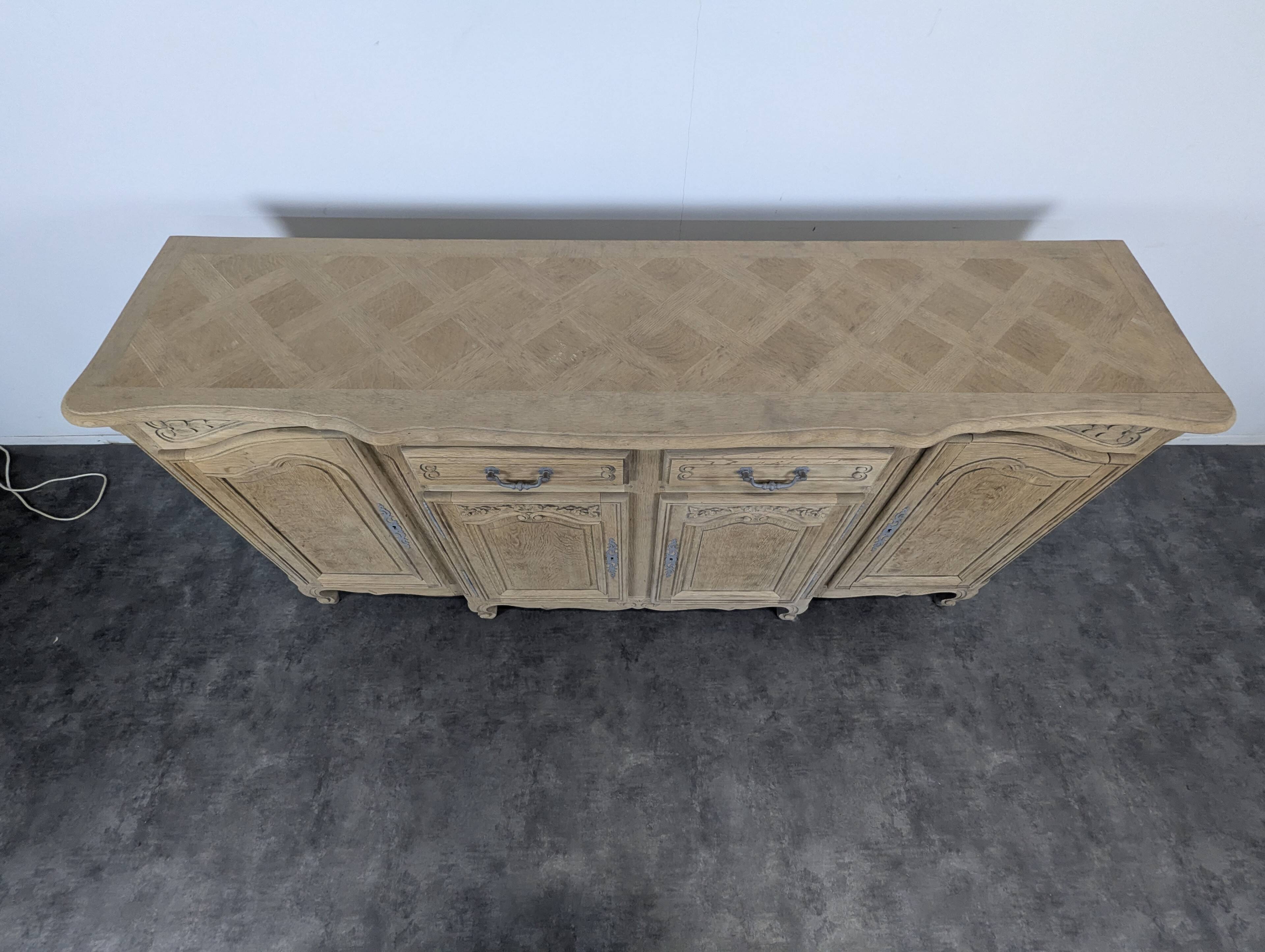Striped oak buffet in Louis XV style