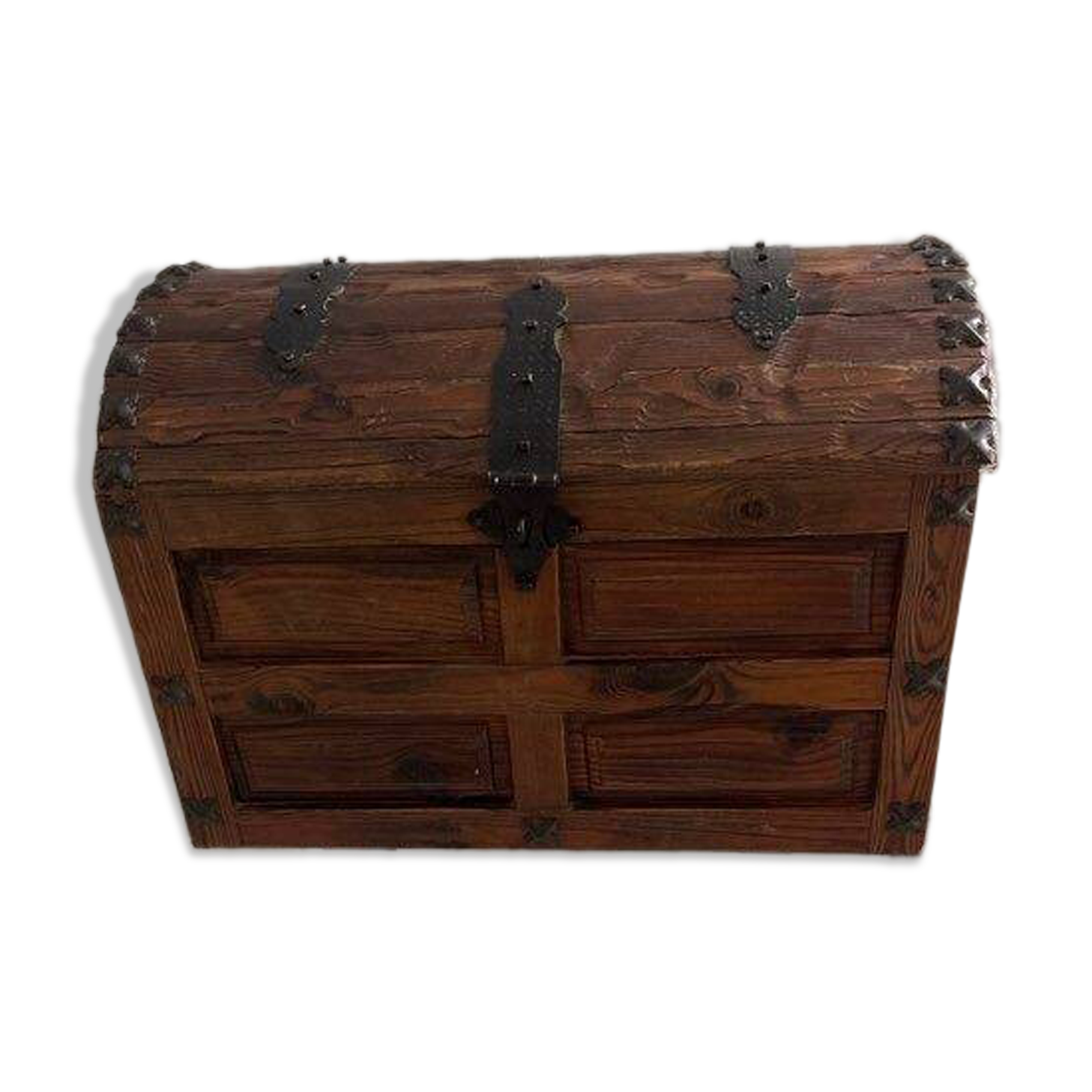 Solid wood chest
