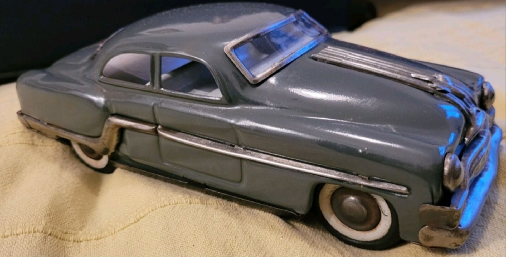 Pontiac Chieftain Minister Deluxe tin car Amar Toys