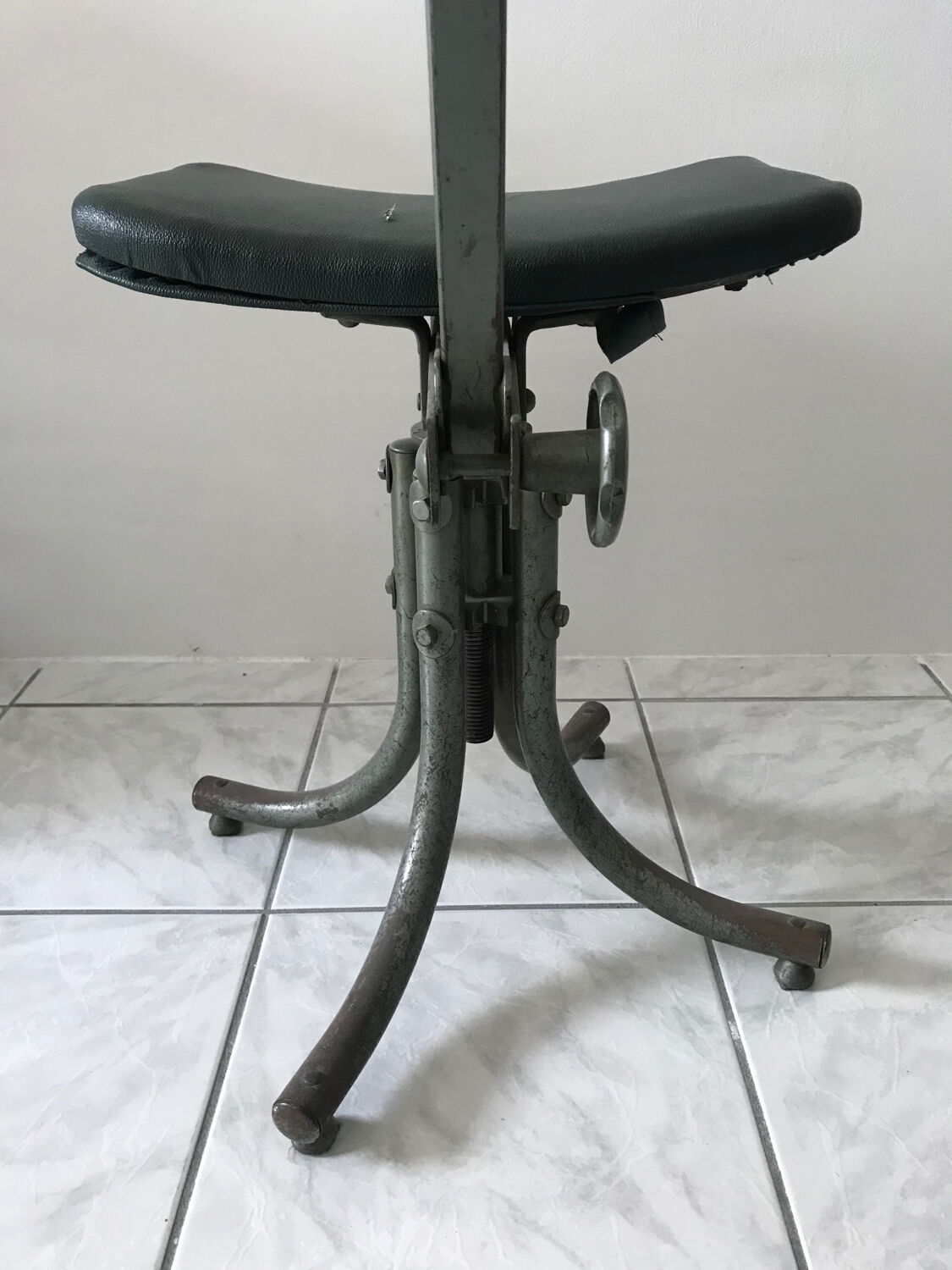 Bienaise 52 industrial chair