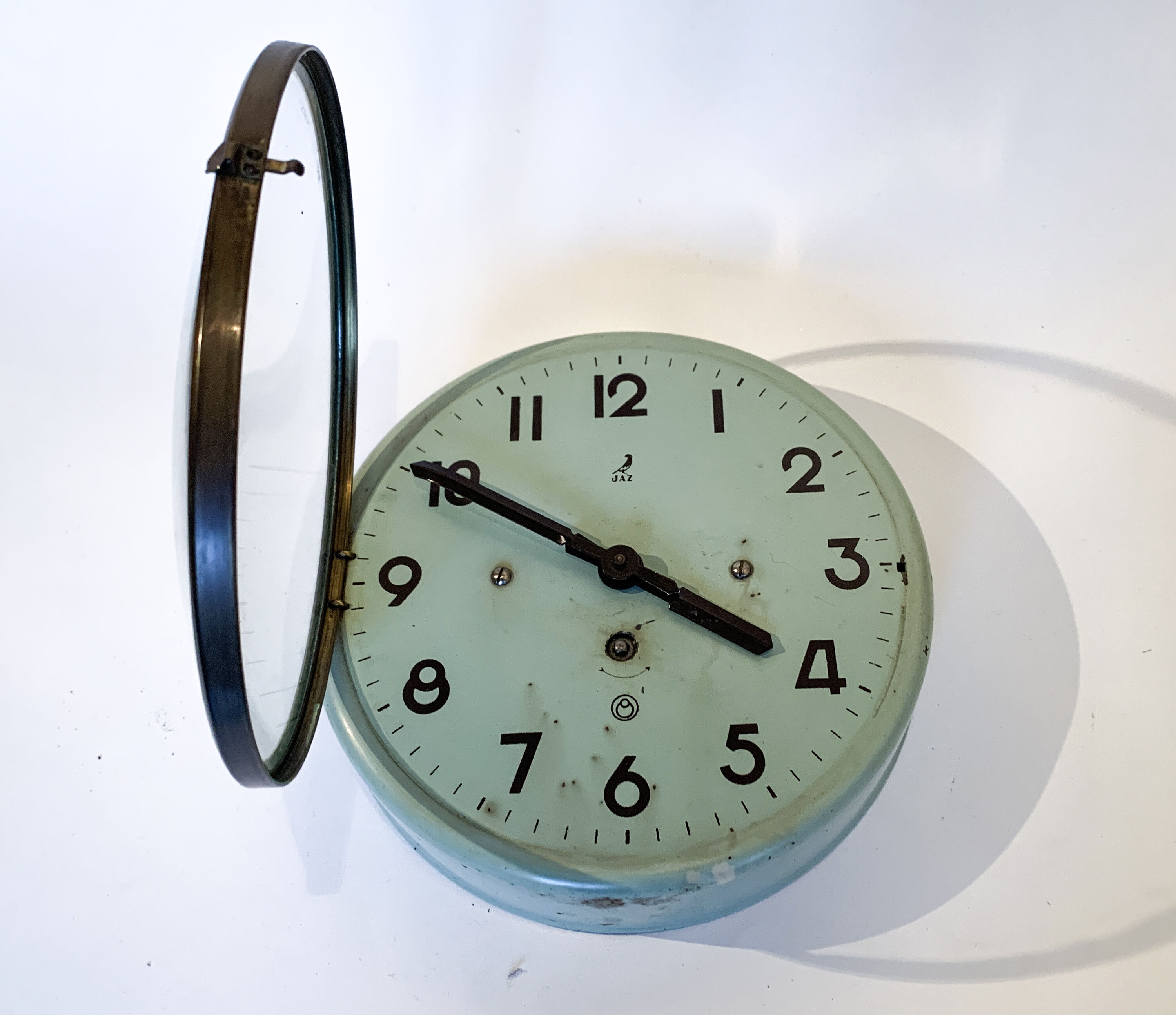 Mechanical wall clock