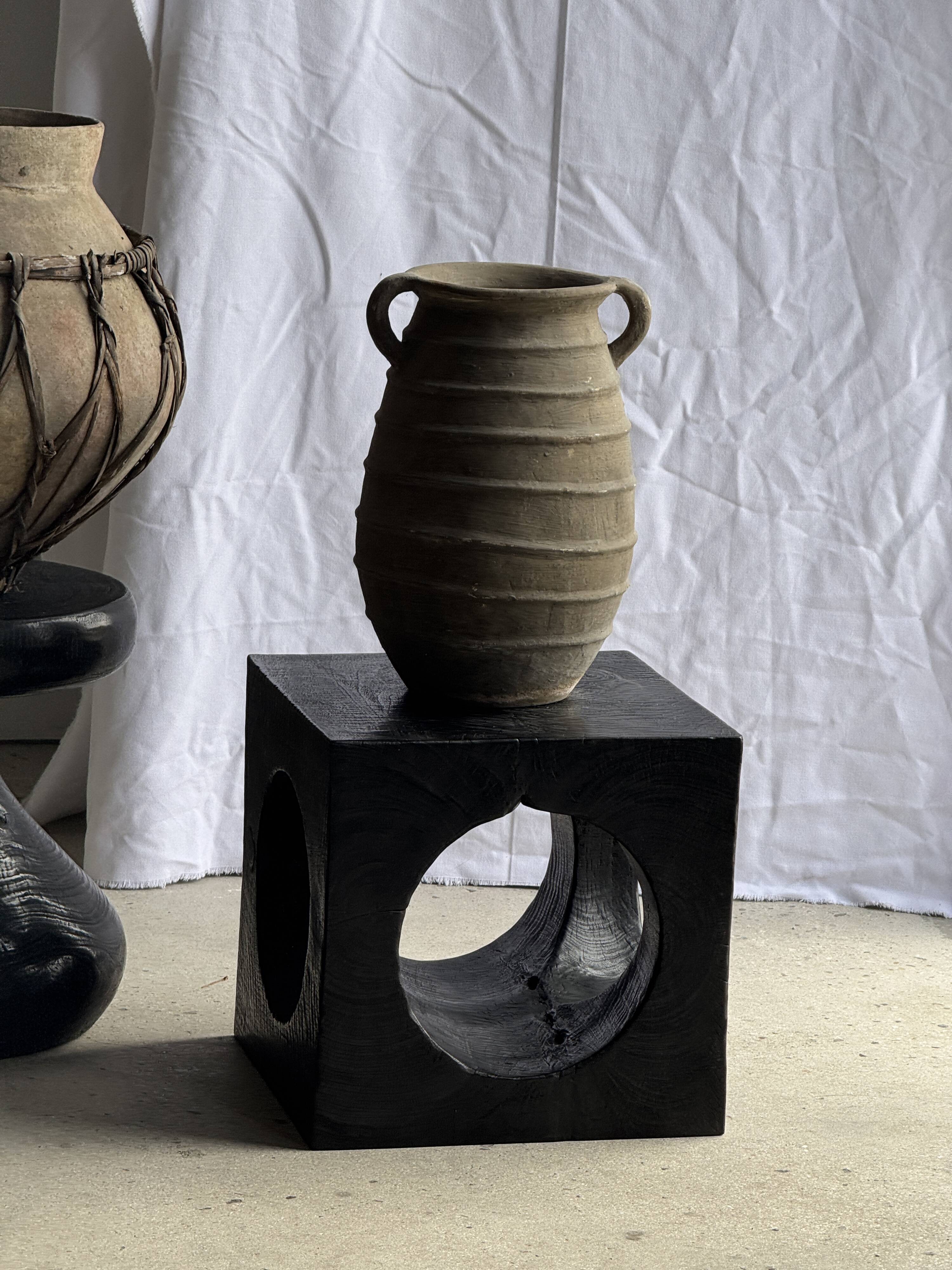 Pawn Black - Stool, side table, end table in solid mango wood.