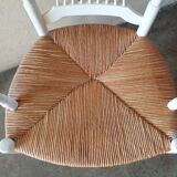 Fauteuil en bois mouluré et laqué blanc