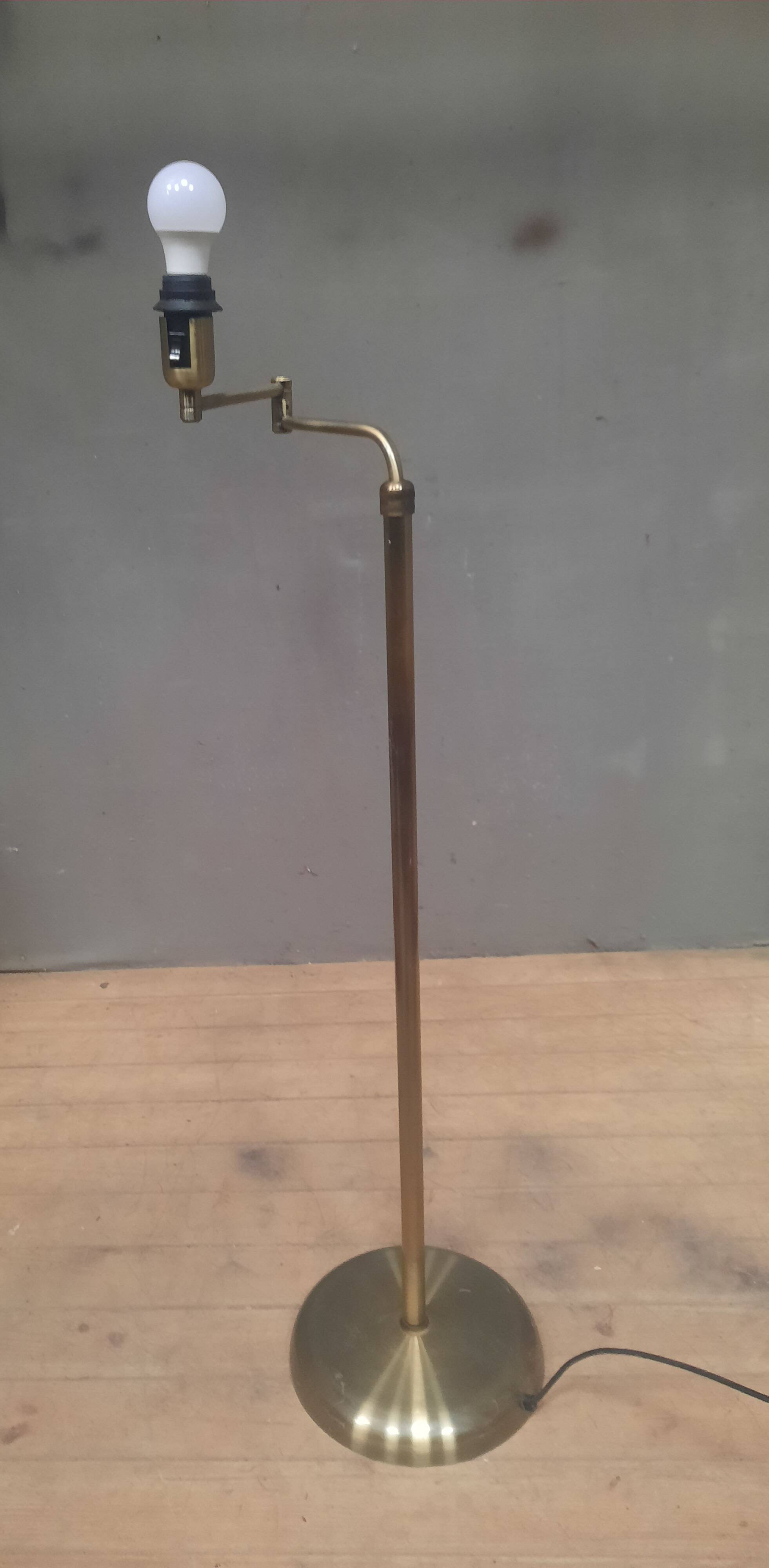 Adjustable height reading stand