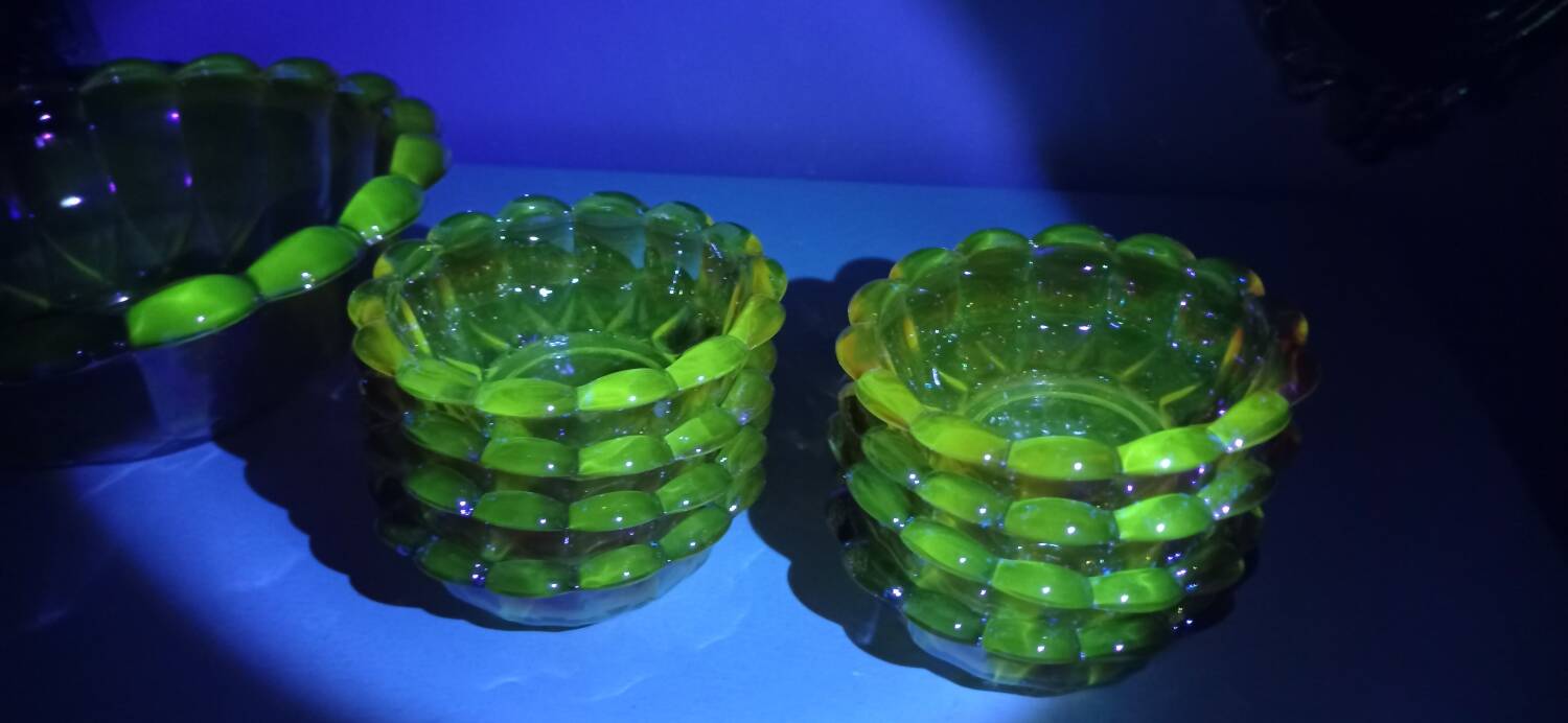 Vintage salad bowl service and 8 iridescent glass cups