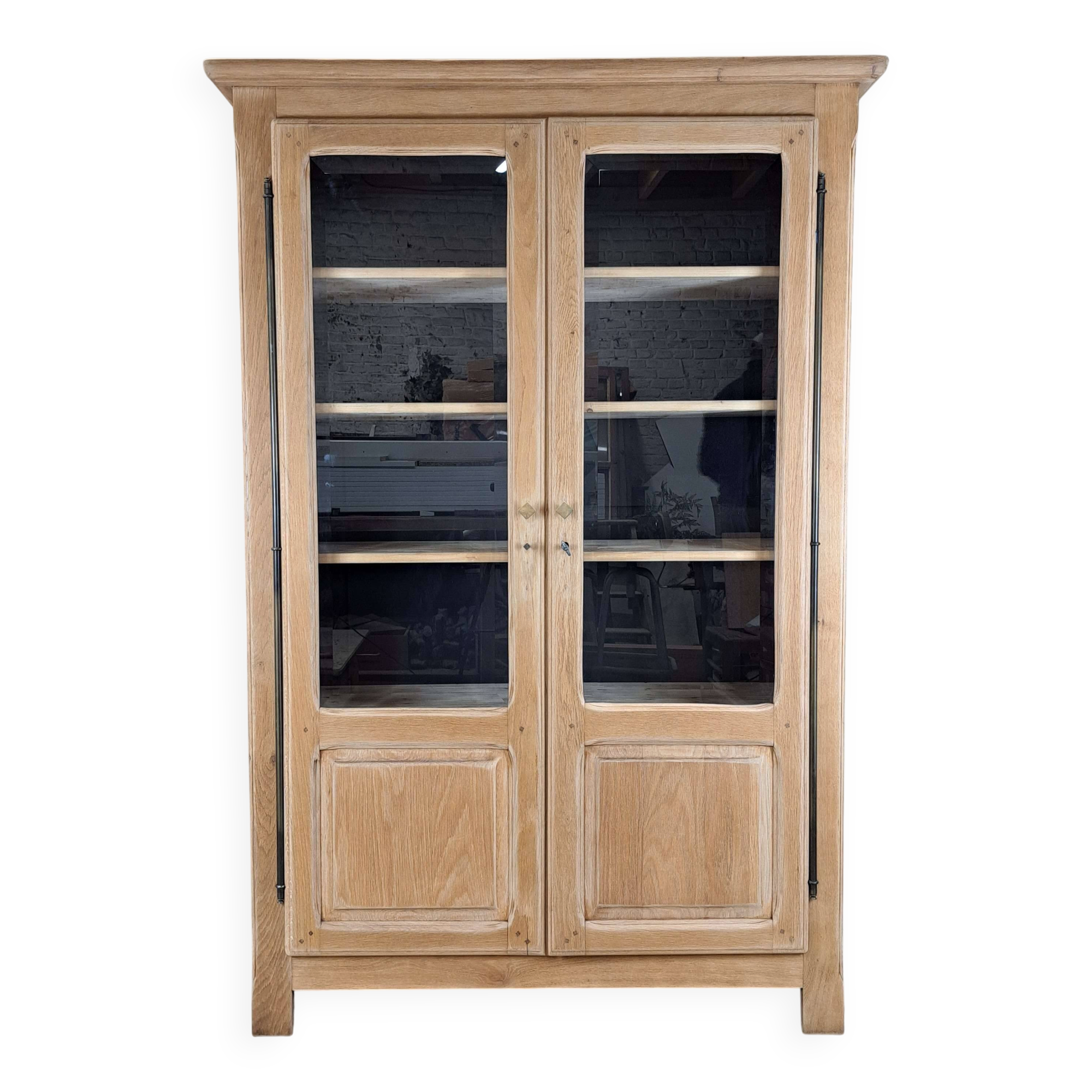 GLASS CABINET IN SOLID OAK