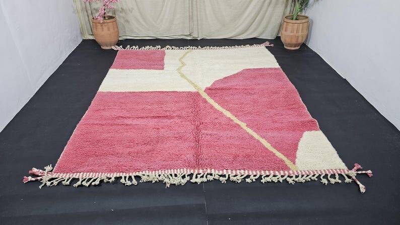 Handmade traditional carpet size 150/250 cm.