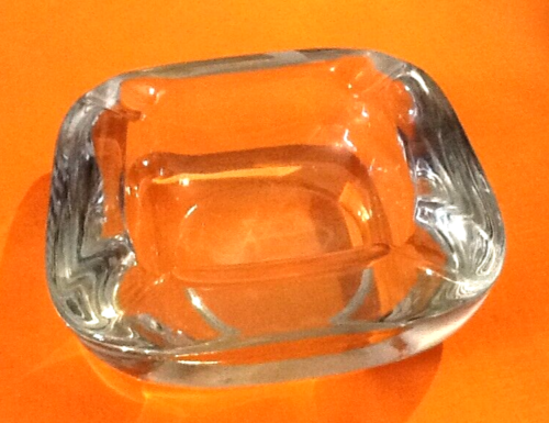 Cendrier pavé en verre transparent, années 70