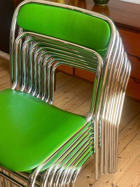 Série de 8 chaises Souvignet en chrome et skaï vert