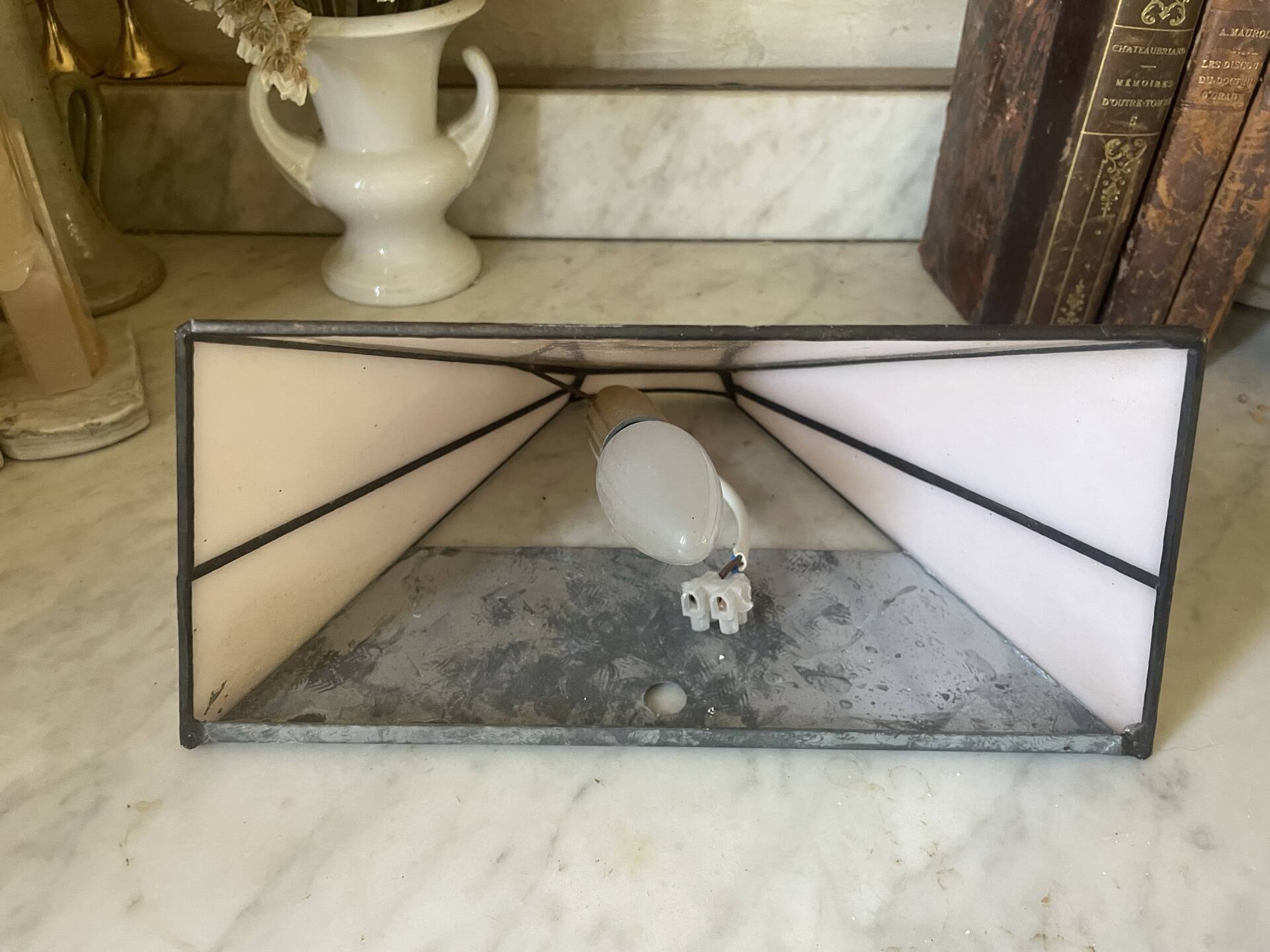 Vintage style Tiffany wall lamp