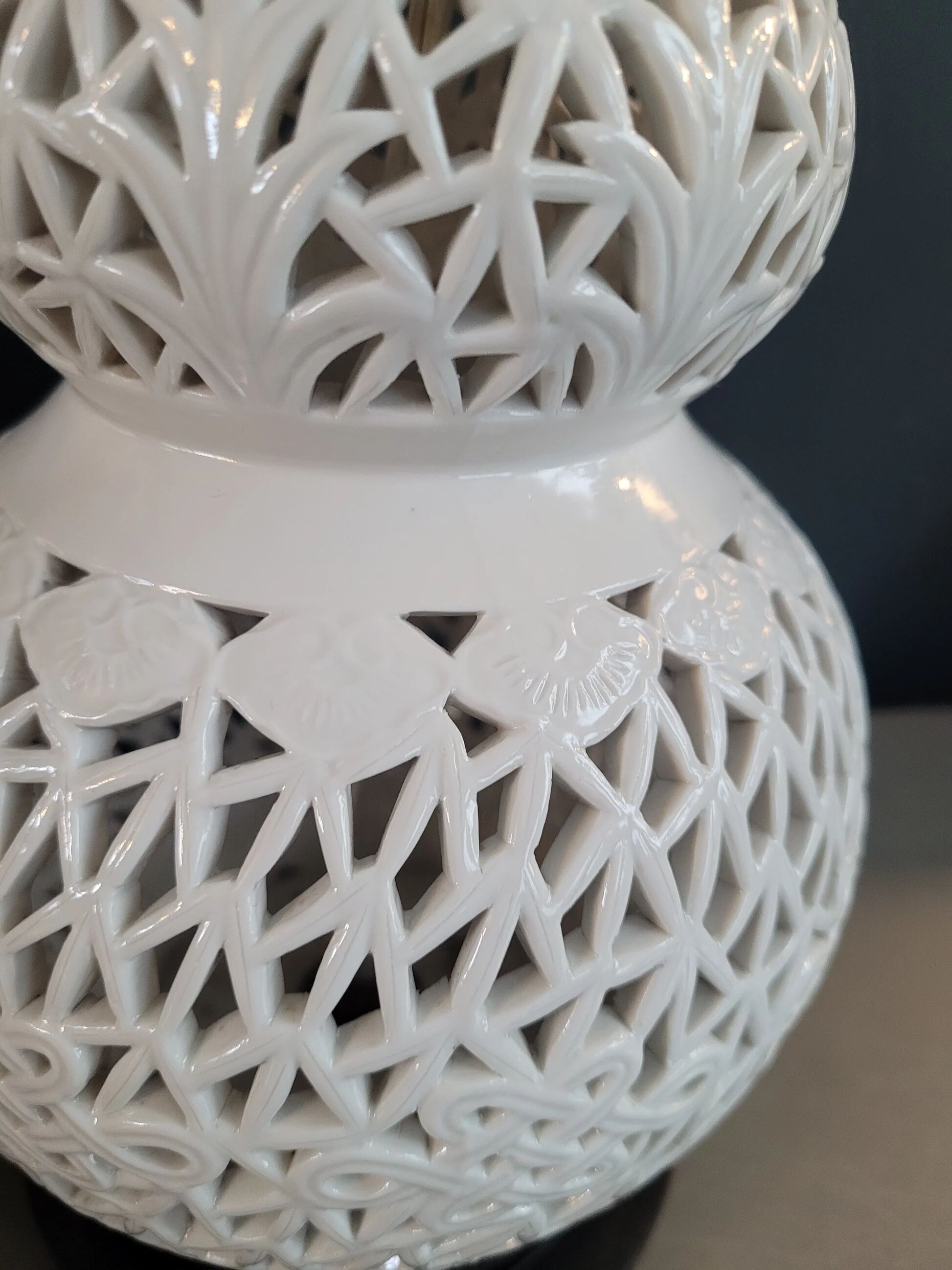 Lampshade in perforated ceramic