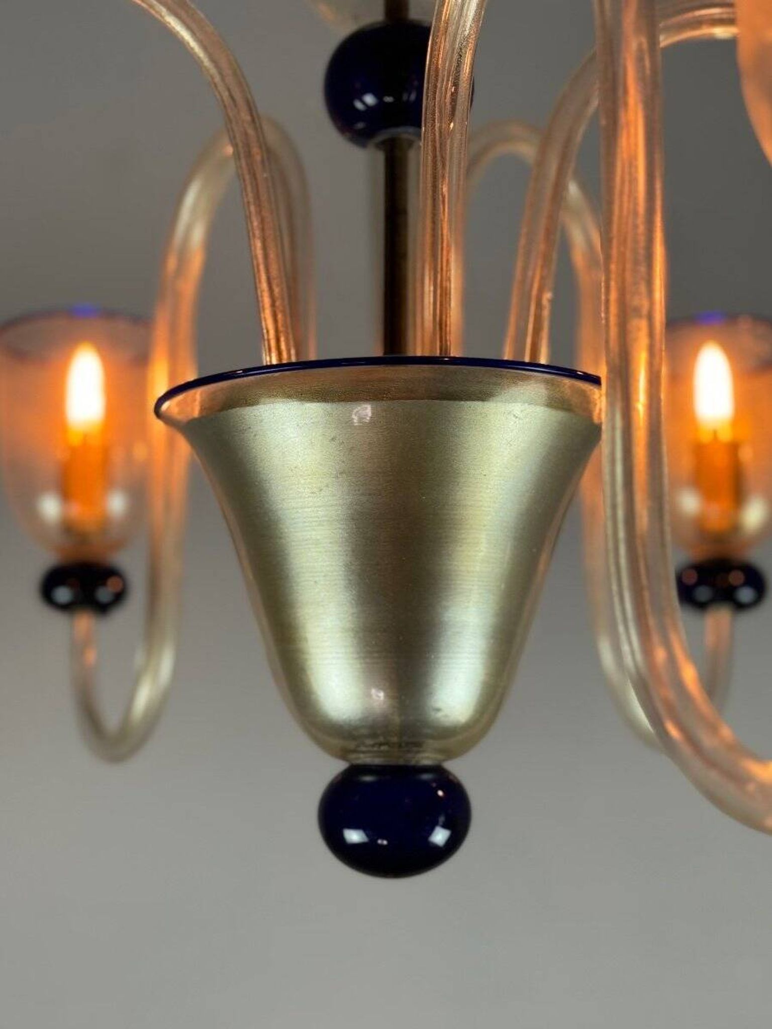 Venetian chandelier in gold and dark blue Murano glass, 5 light arms, circa 1960